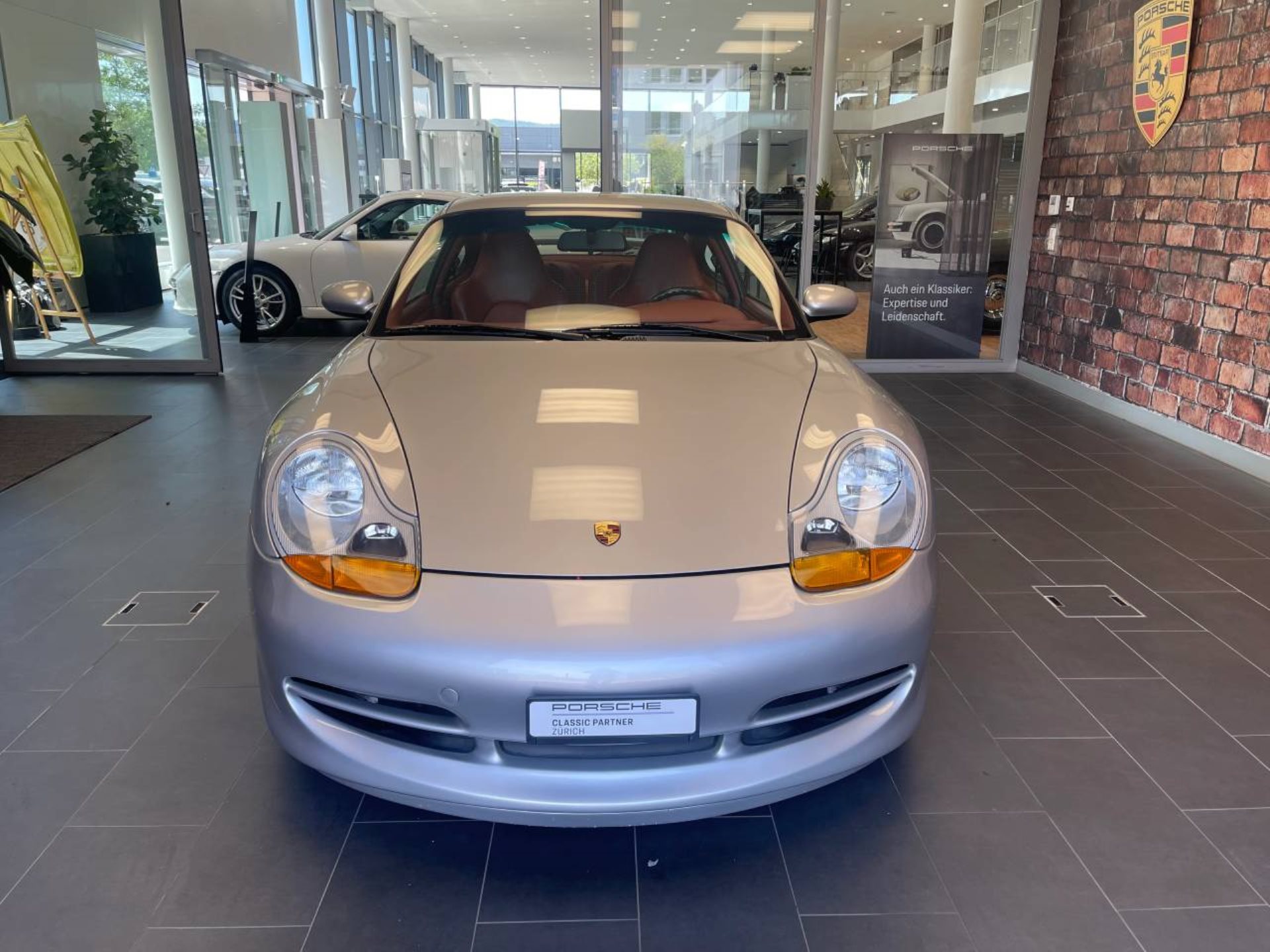 PORSCHE 911 Carrera Coupé-image-9