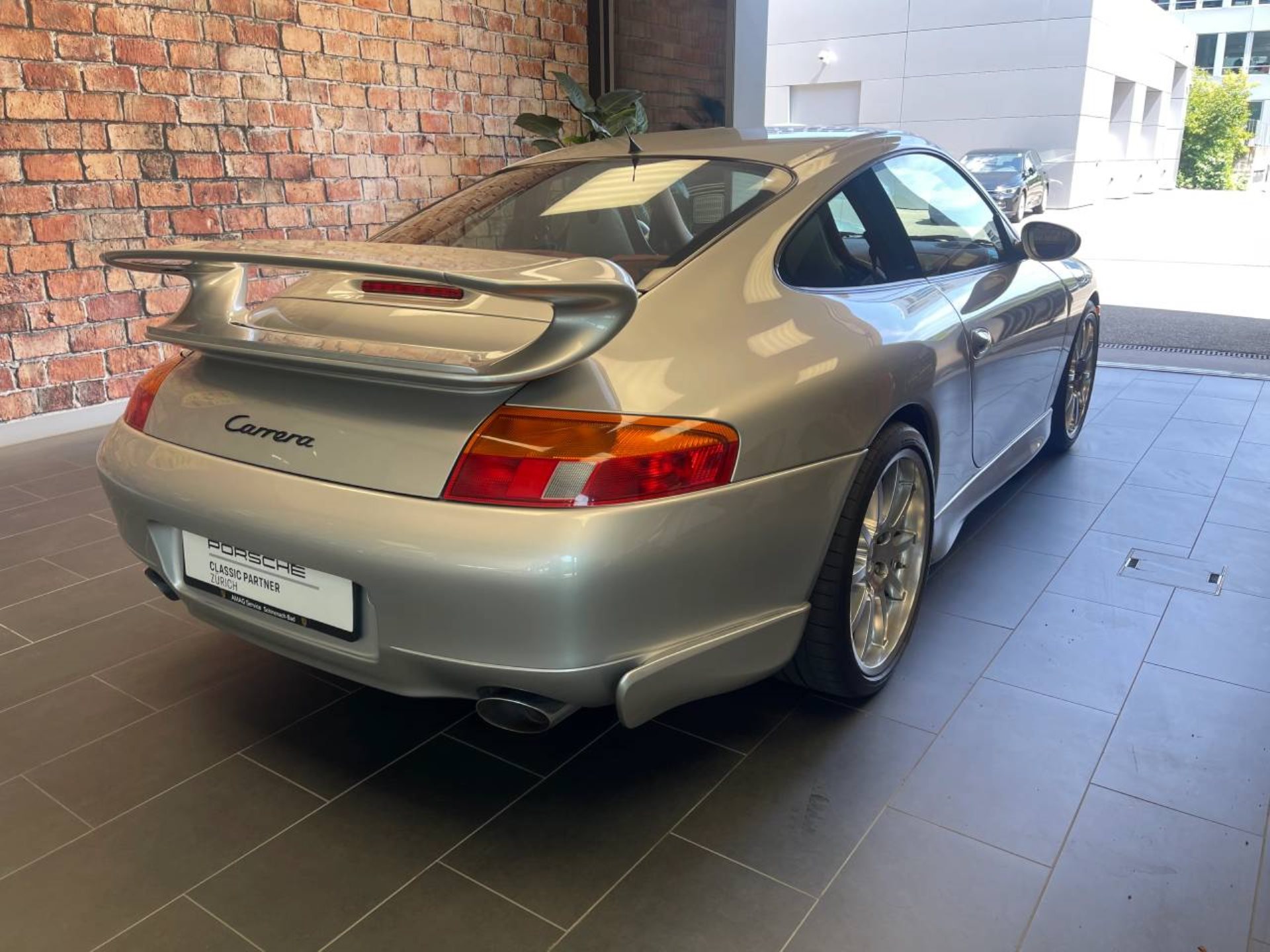 PORSCHE 911 Carrera Coupé-image-5