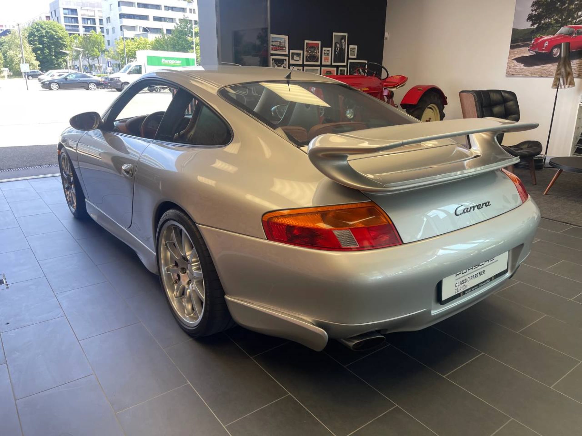 PORSCHE 911 Carrera Coupé-image-2