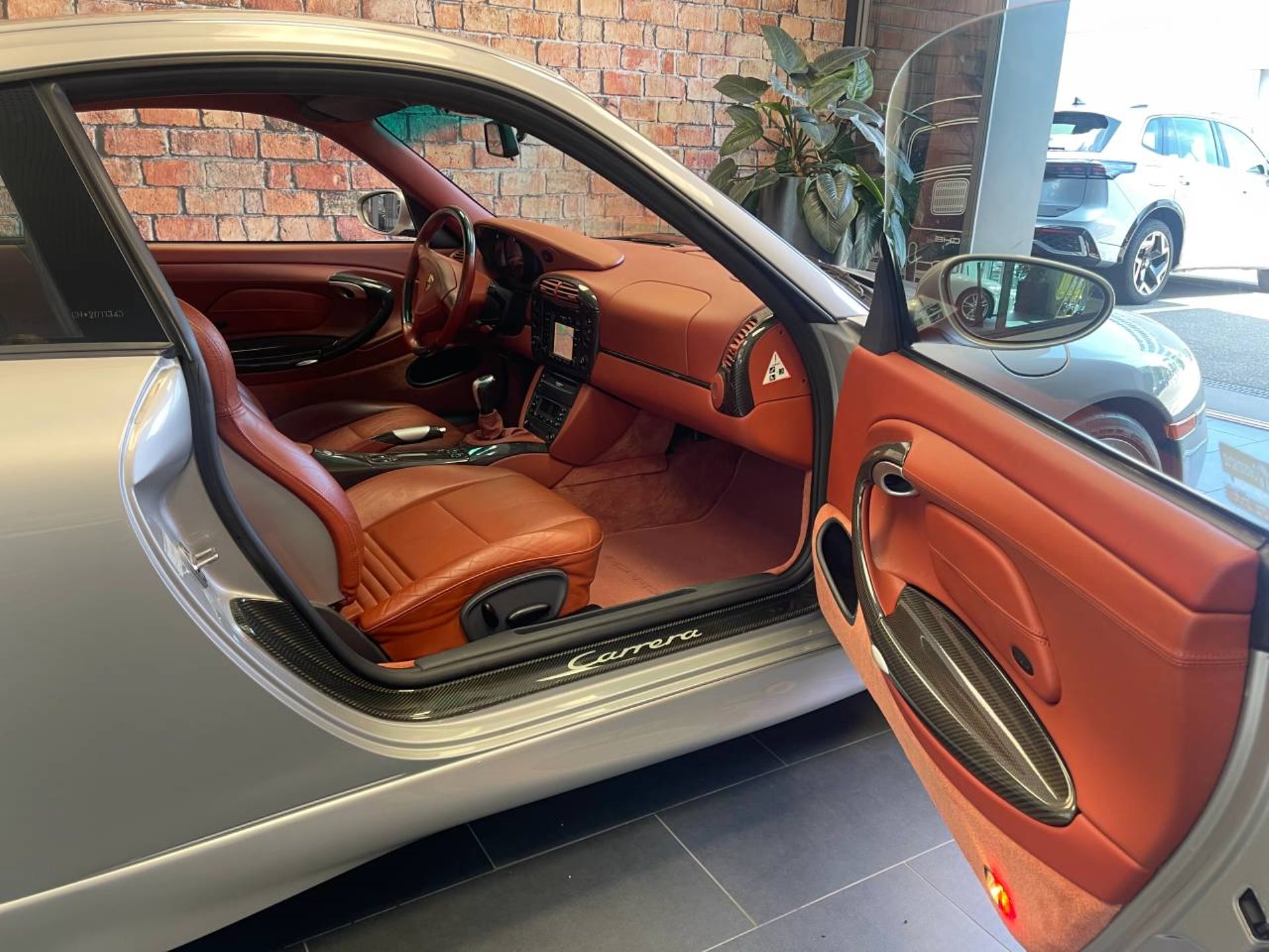 PORSCHE 911 Carrera Coupé-image-13