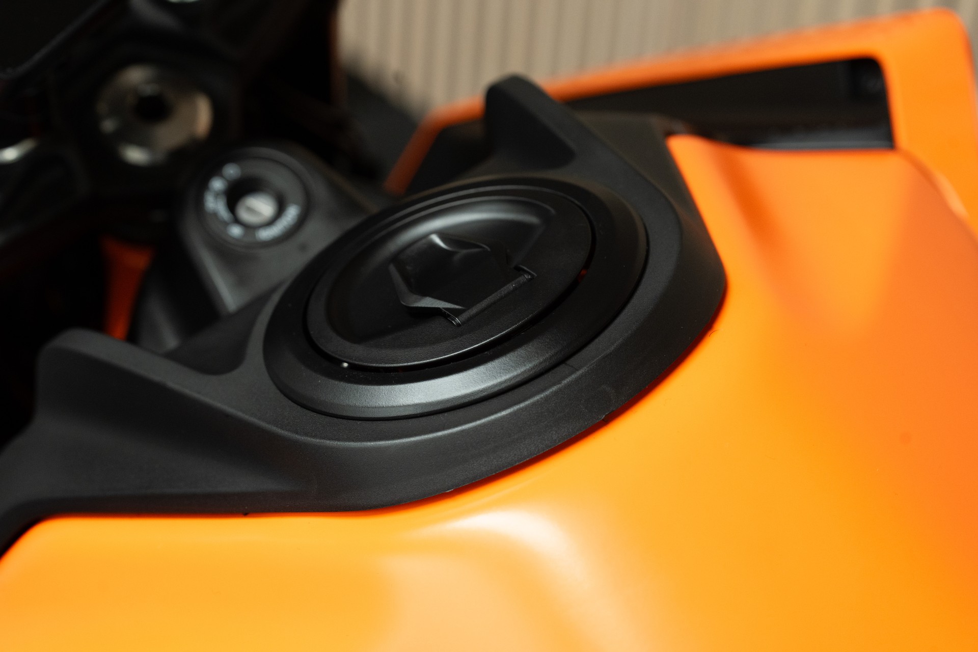 KTM 390 Duke-showroom-element-2
