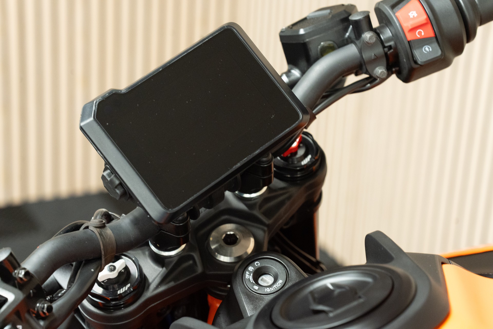 KTM 390 Duke-showroom-element-3