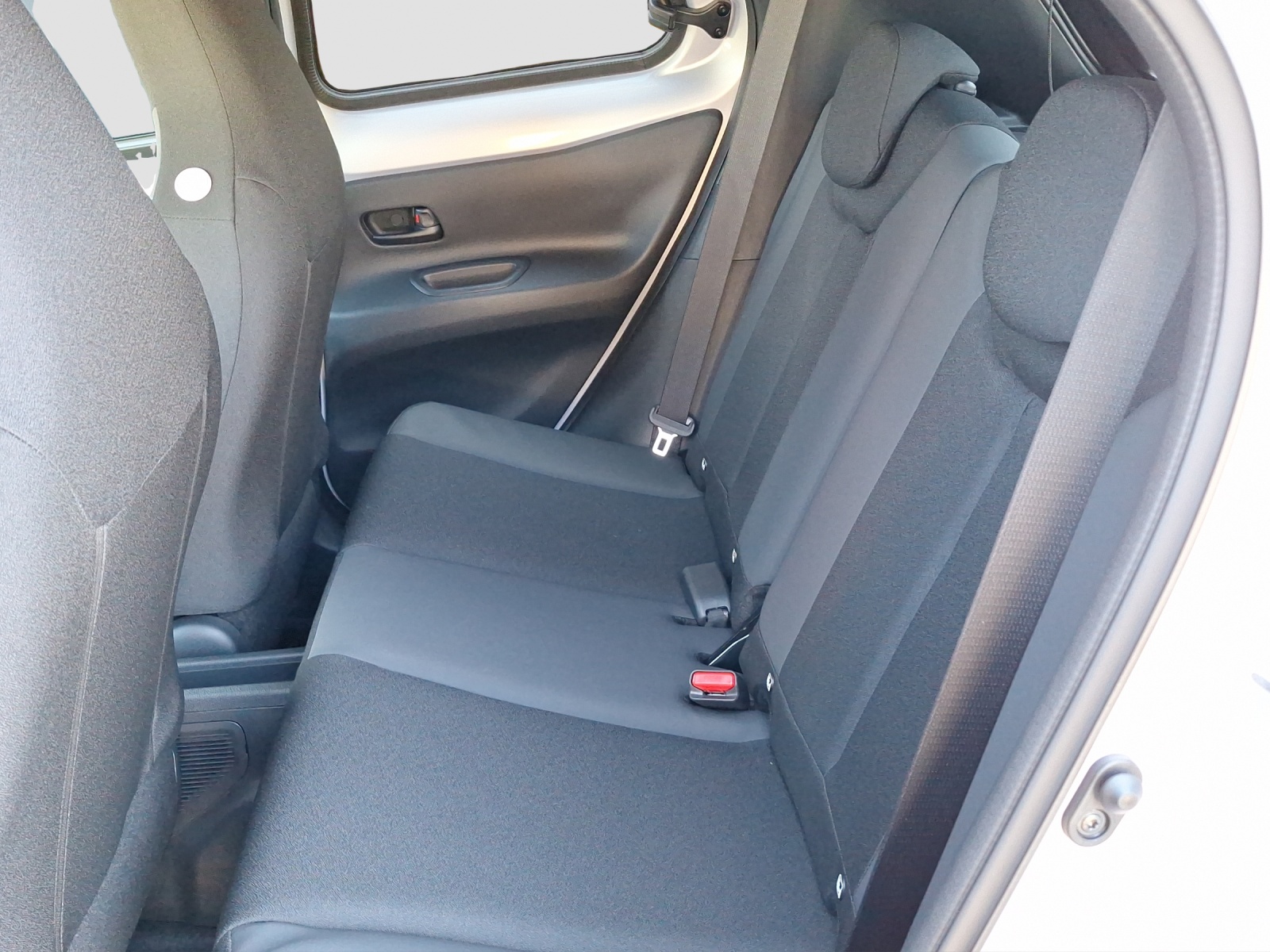 TOYOTA Aygo X 1.5 VVT-i HSD Style-image-10