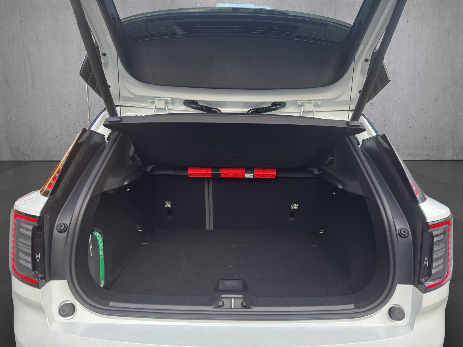 VOLVO EX30 P8 69 kWh AWD Ultra-image-15