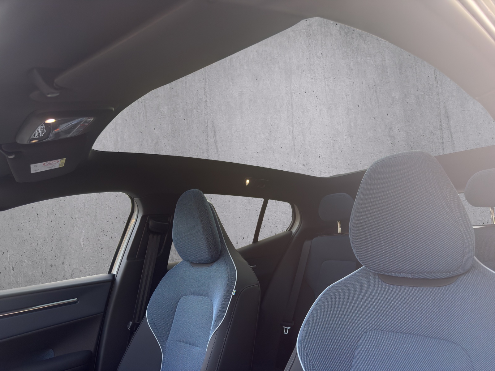 VOLVO EX30 P8 69 kWh AWD Ultra-image-13