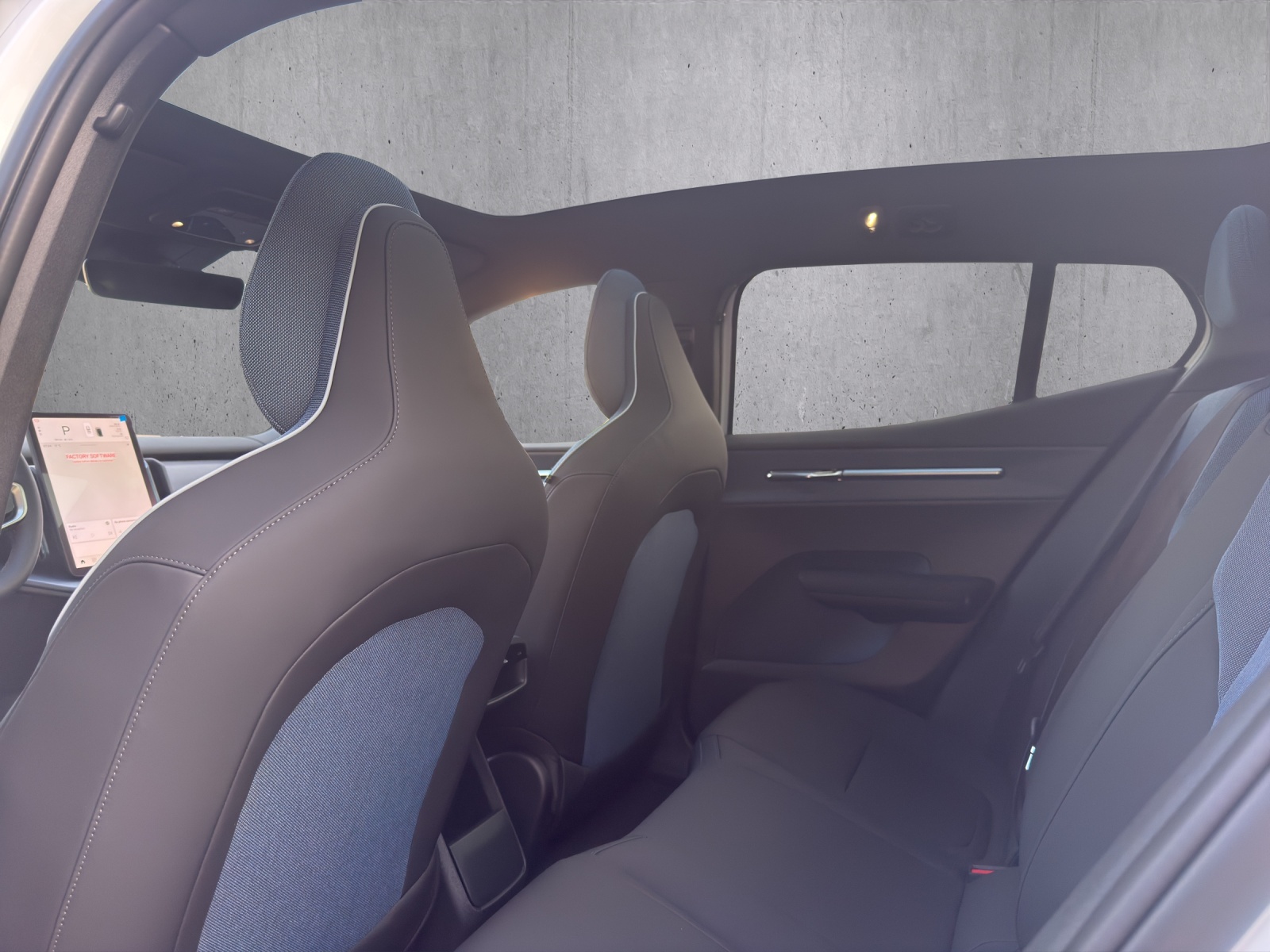 VOLVO EX30 P8 69 kWh AWD Ultra-image-14