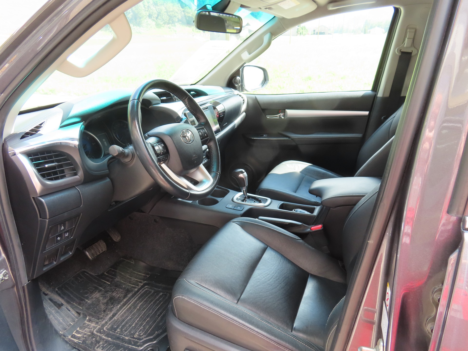 TOYOTA Hilux Double Cab.-Pick-up 2.4 D-4D 170 Sol Premium-image-5