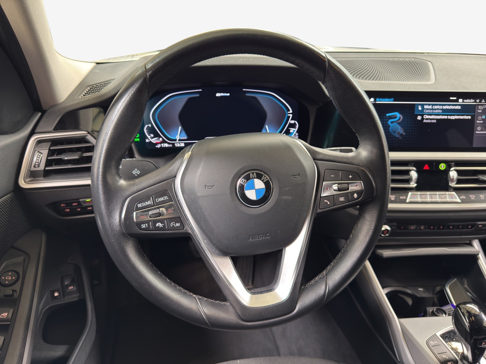 BMW 330e x DriveTouring Fleet Edition Steptronic-image-9
