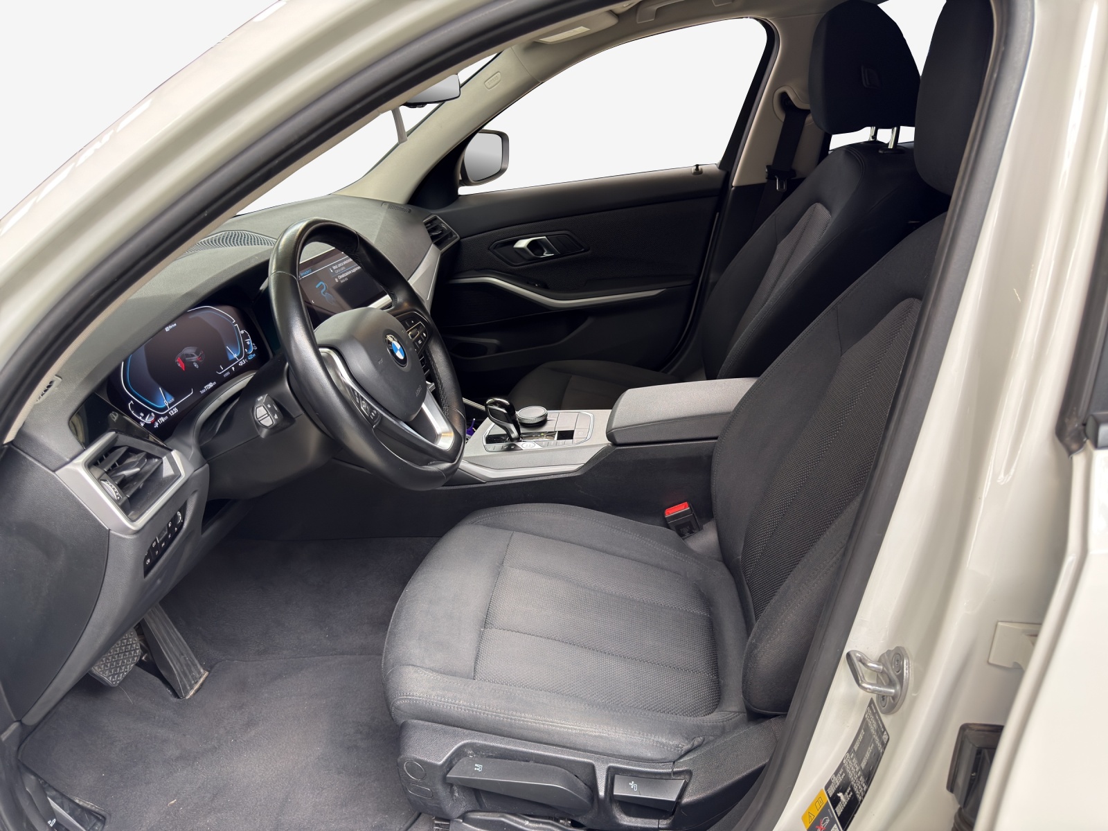 BMW 330e x DriveTouring Fleet Edition Steptronic-image-7