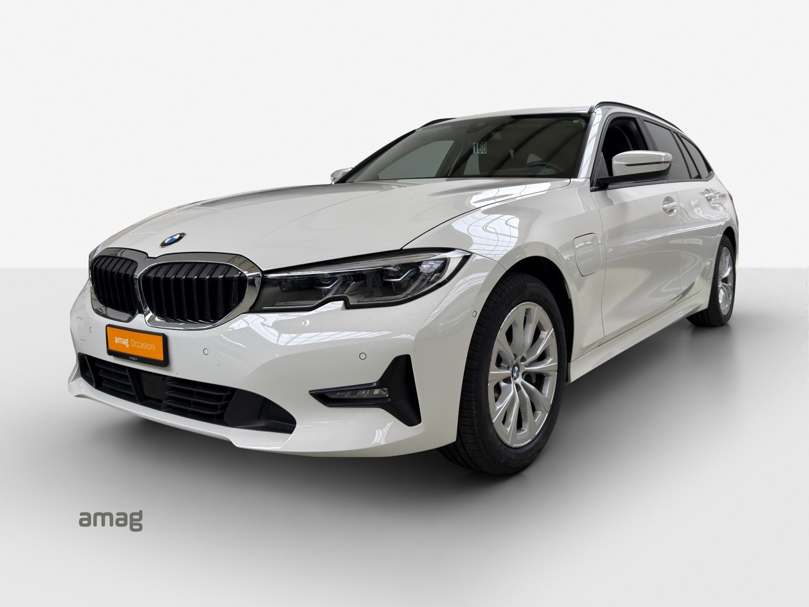 BMW 330e x DriveTouring Fleet Edition Steptronic-image-0