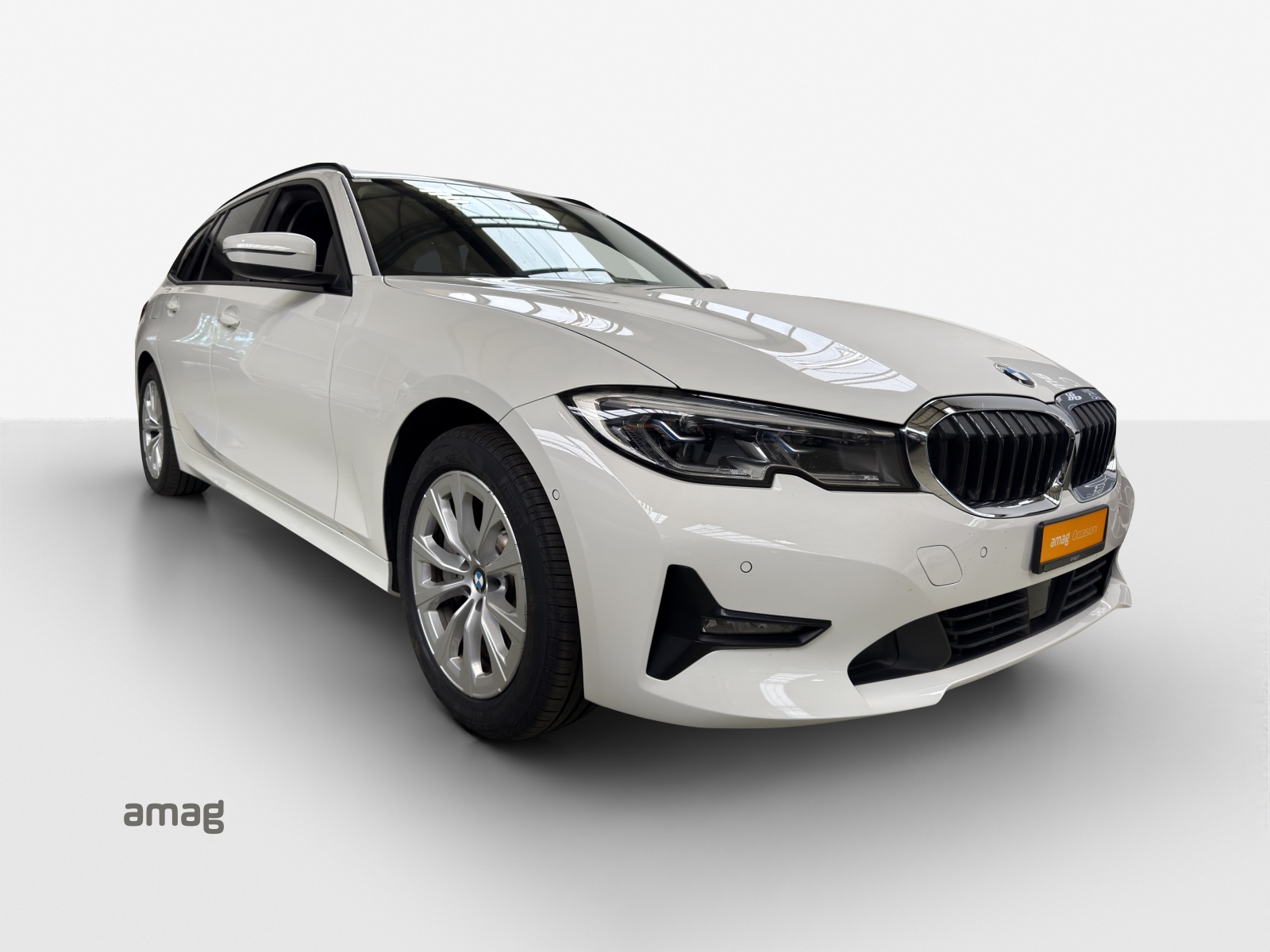 BMW 330e x DriveTouring Fleet Edition Steptronic-image-5
