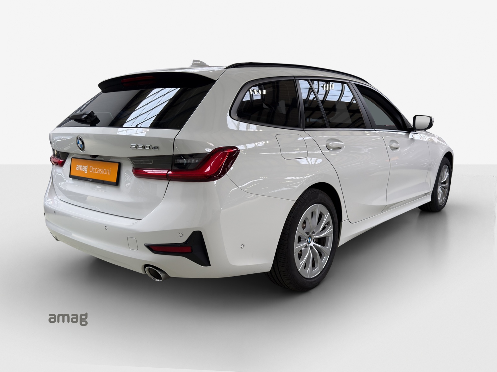 BMW 330e x DriveTouring Fleet Edition Steptronic-image-4