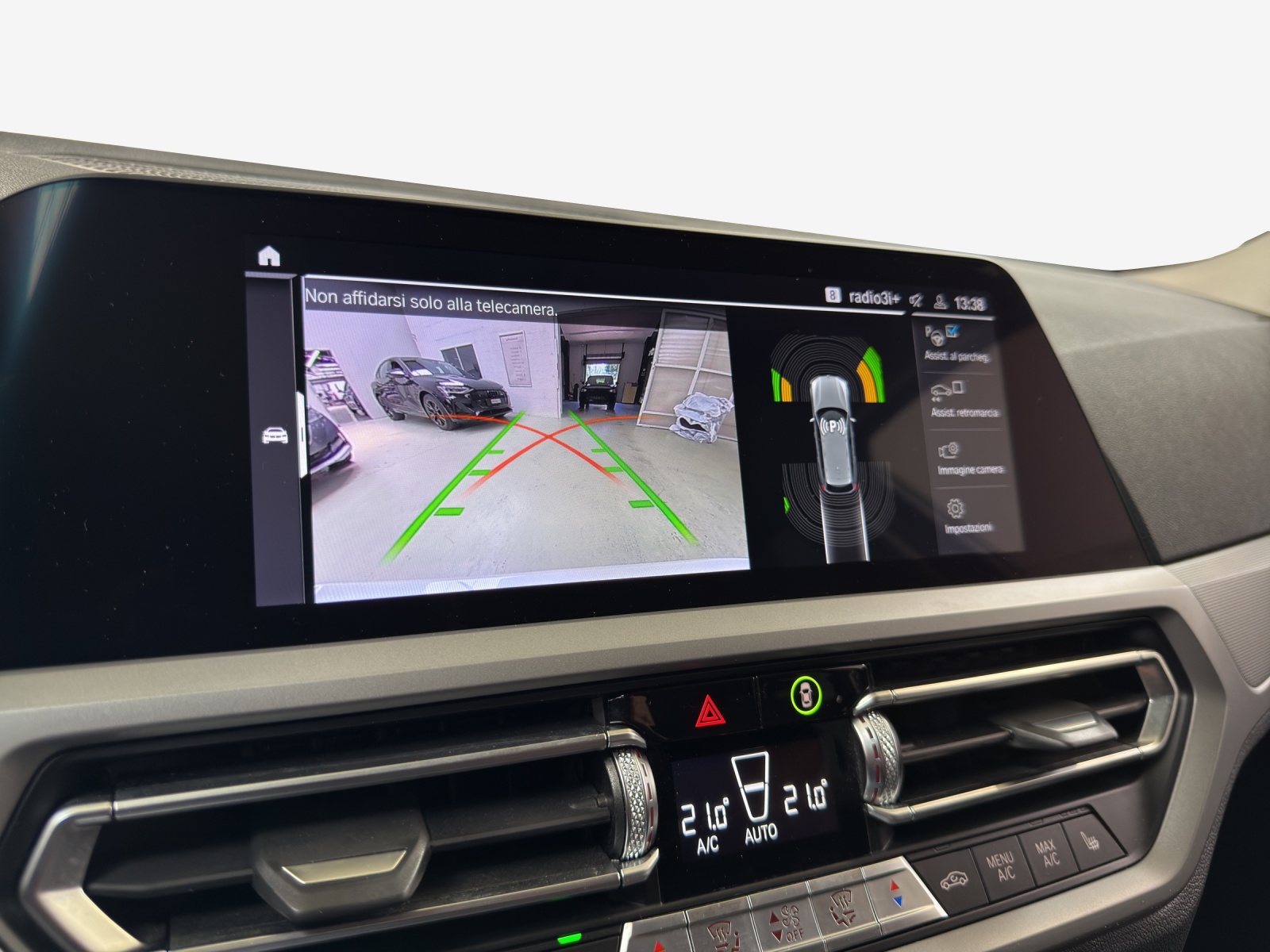 BMW 330e x DriveTouring Fleet Edition Steptronic-image-15