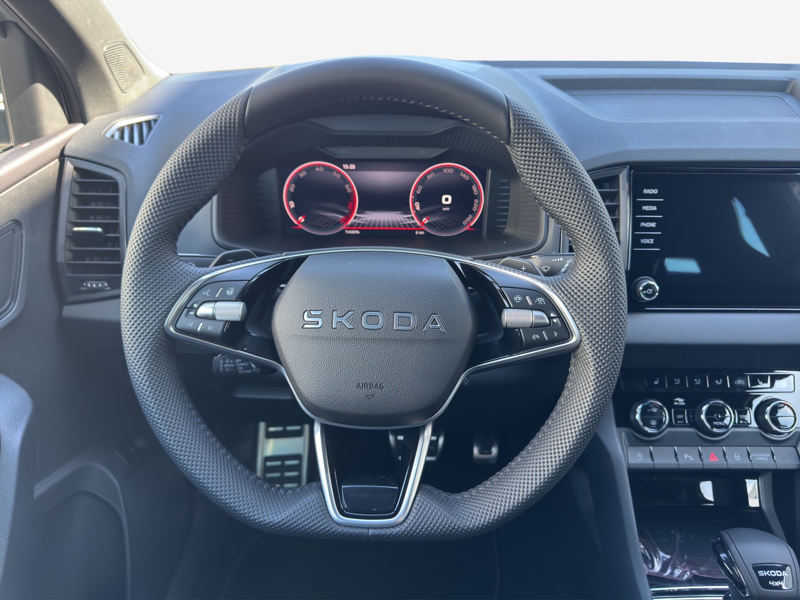 SKODA Karoq 2.0 TSI SportLine 4x4 DSG-image-9