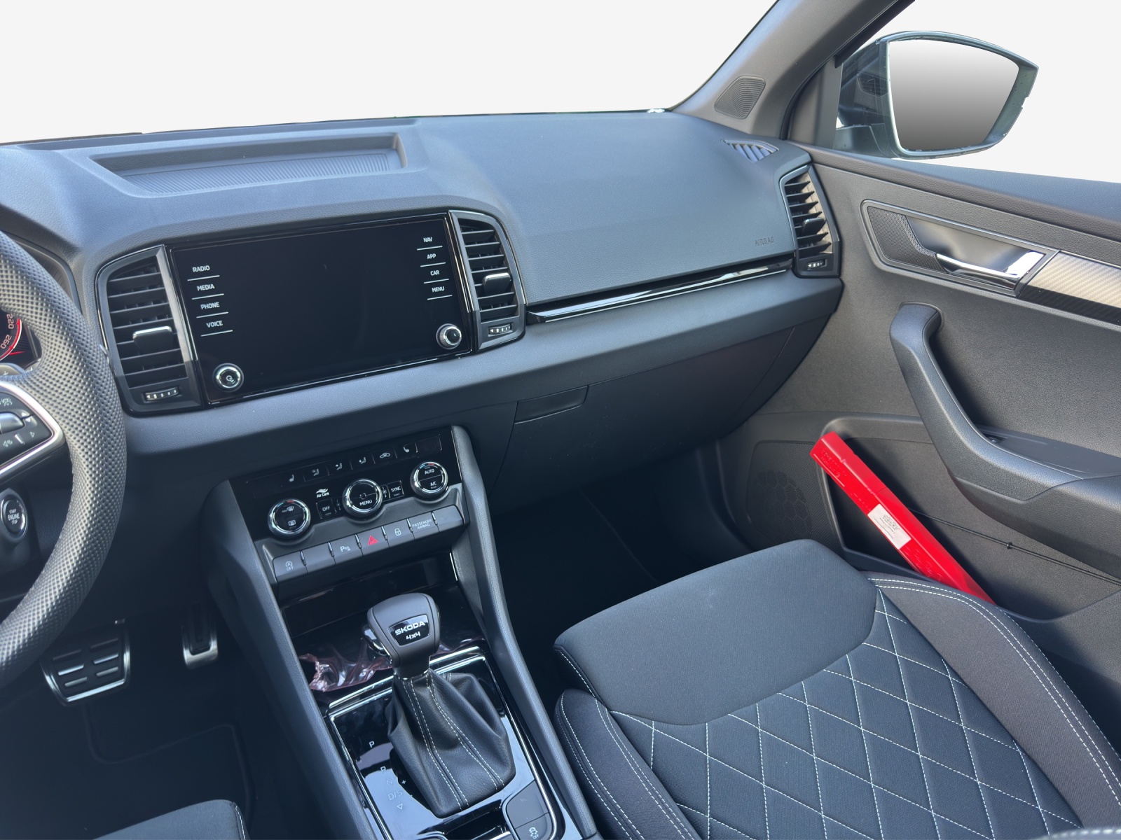 SKODA Karoq 2.0 TSI SportLine 4x4 DSG-image-10