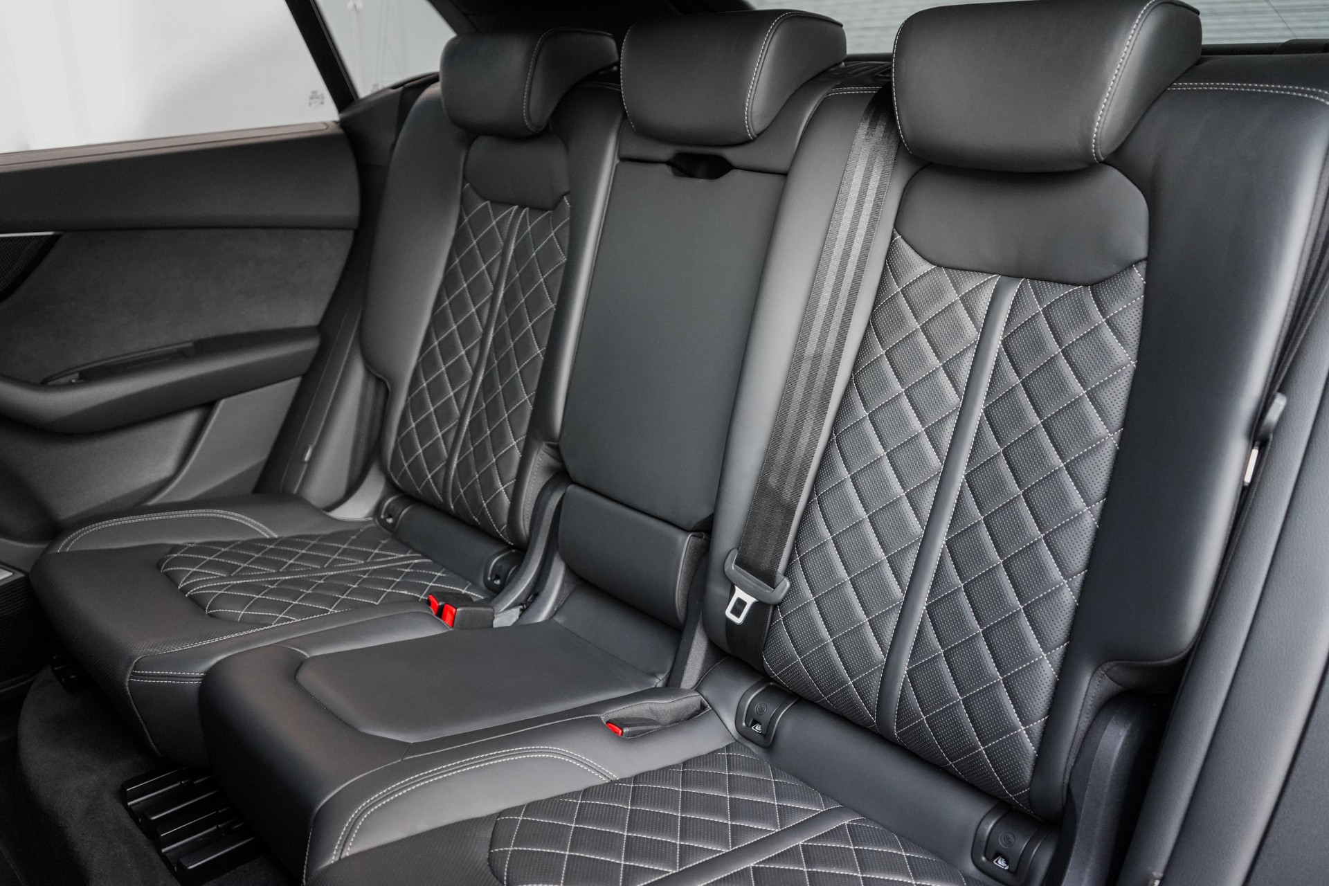 AUDI SQ8 Competition TFSI quattro tiptronic-image-24