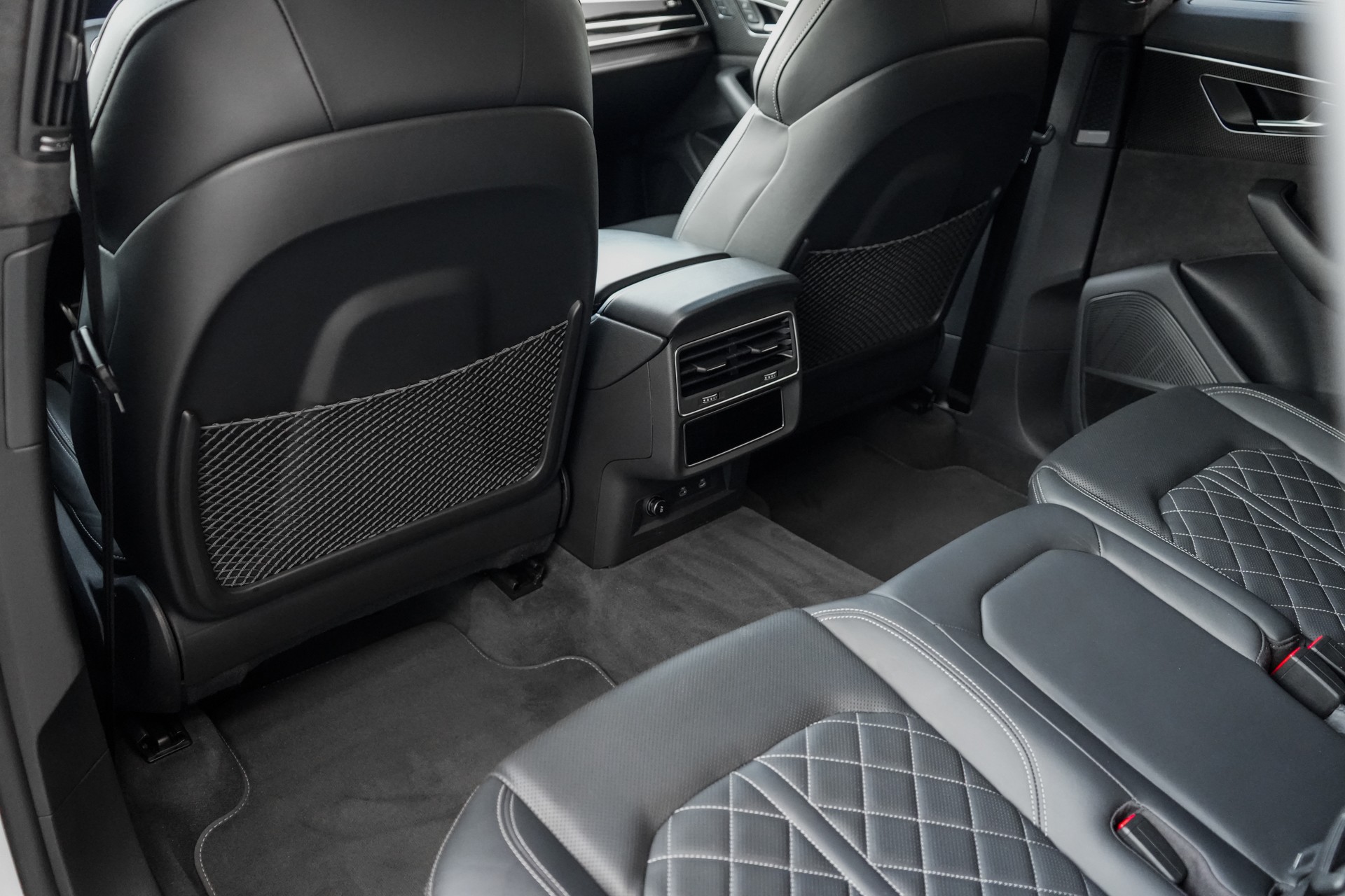 AUDI SQ8 Competition TFSI quattro tiptronic-image-23