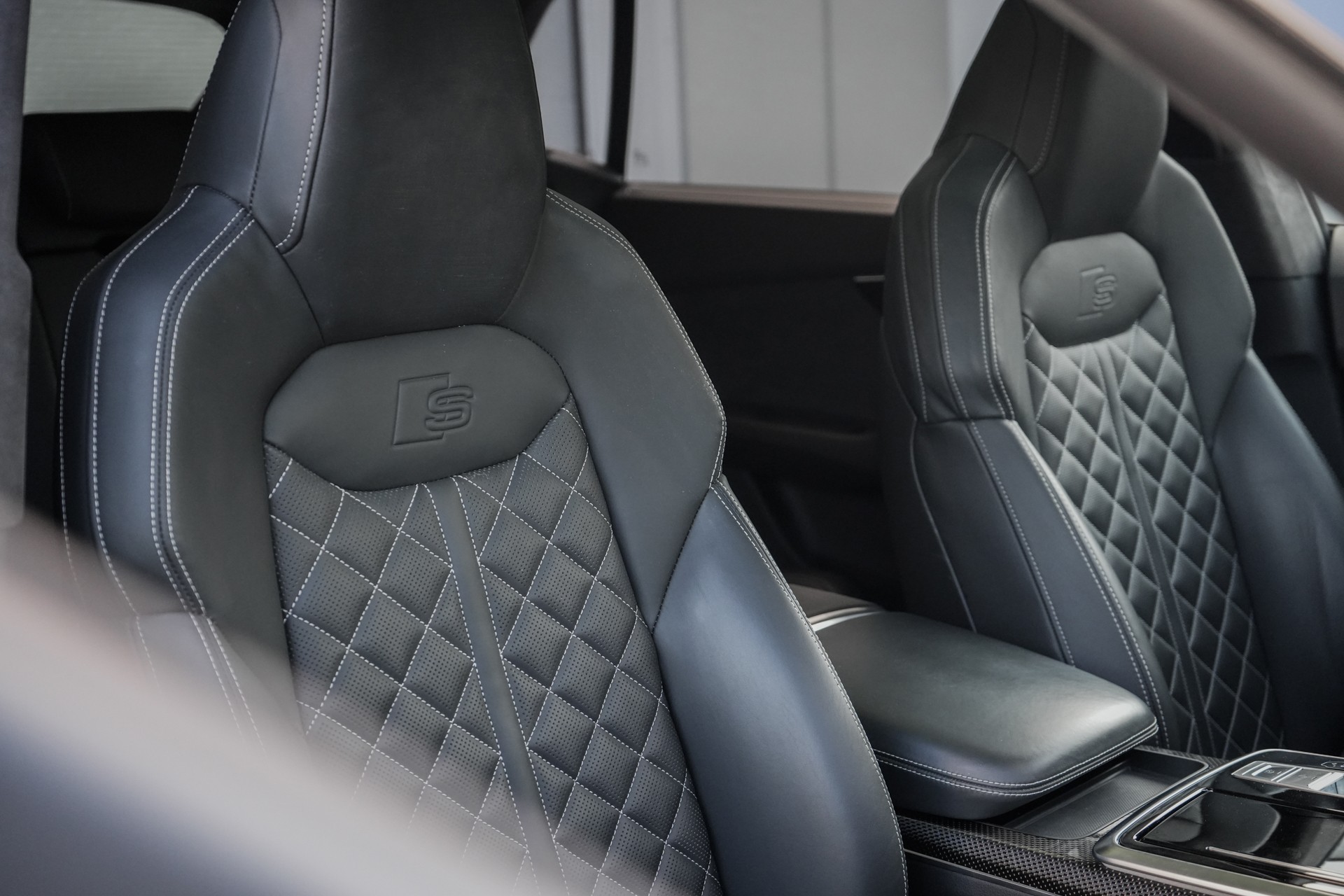 AUDI SQ8 Competition TFSI quattro tiptronic-image-19
