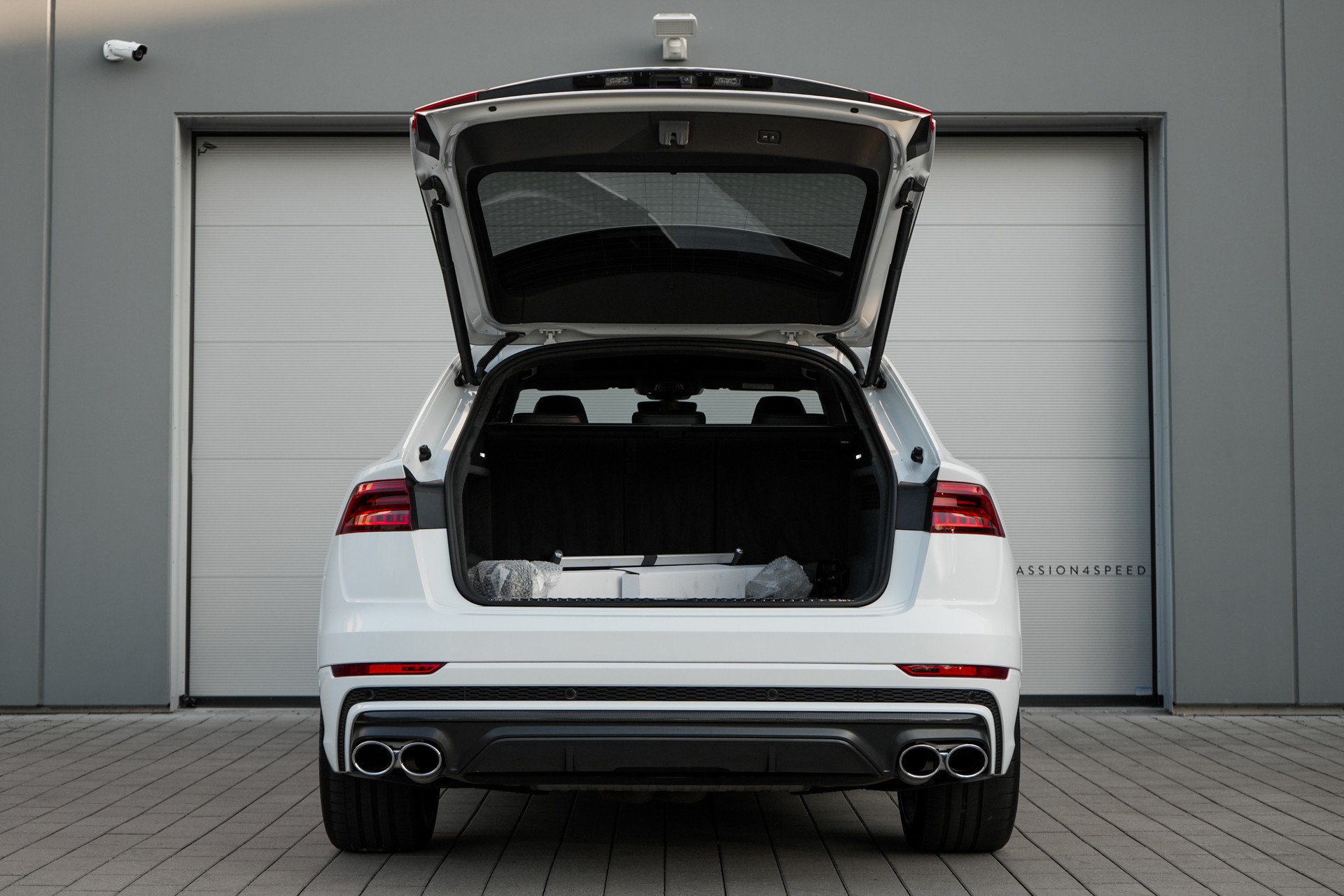 AUDI SQ8 Competition TFSI quattro tiptronic-image-28