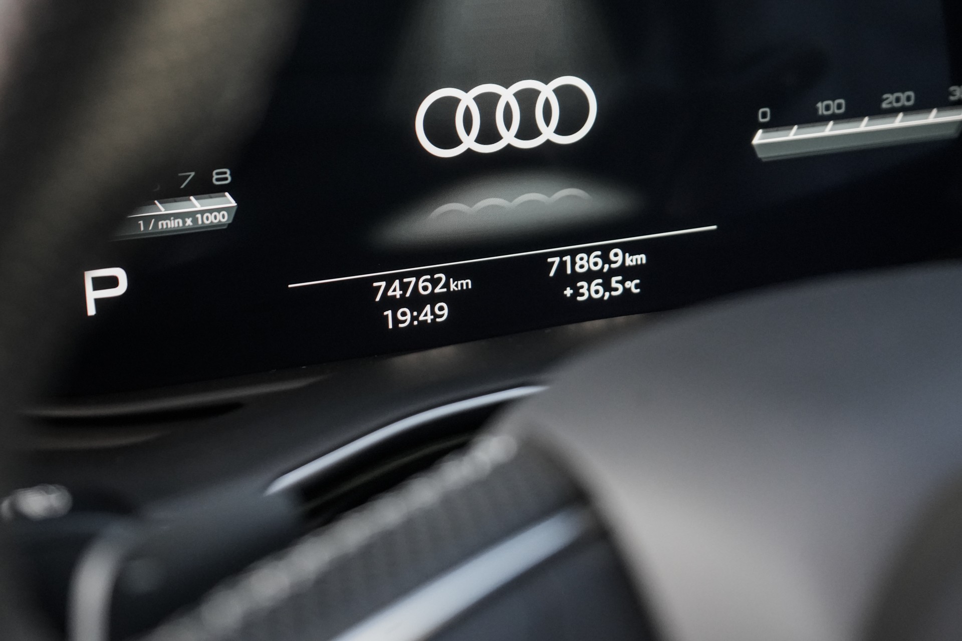 AUDI SQ8 Competition TFSI quattro tiptronic-image-14