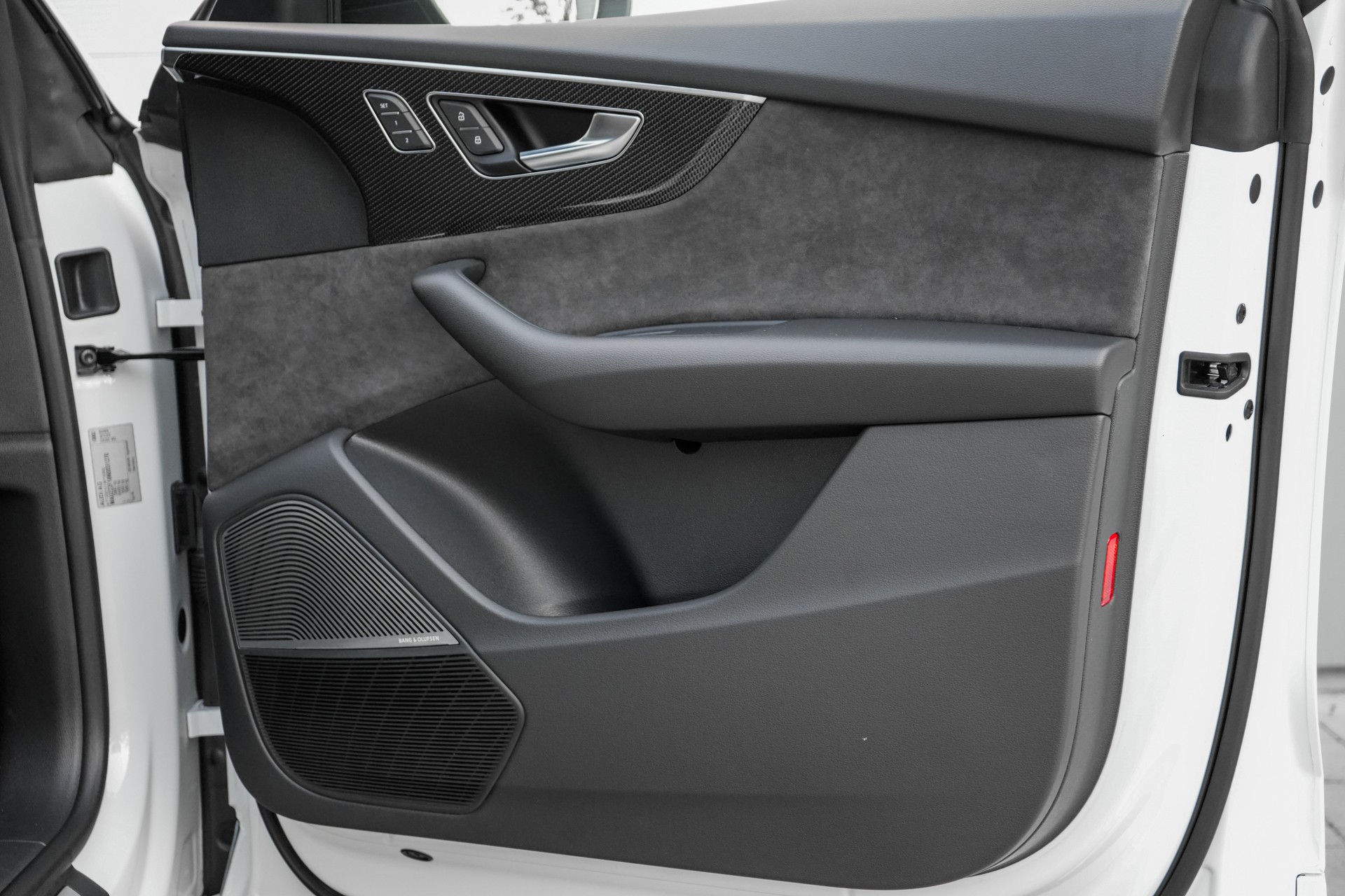 AUDI SQ8 Competition TFSI quattro tiptronic-image-22