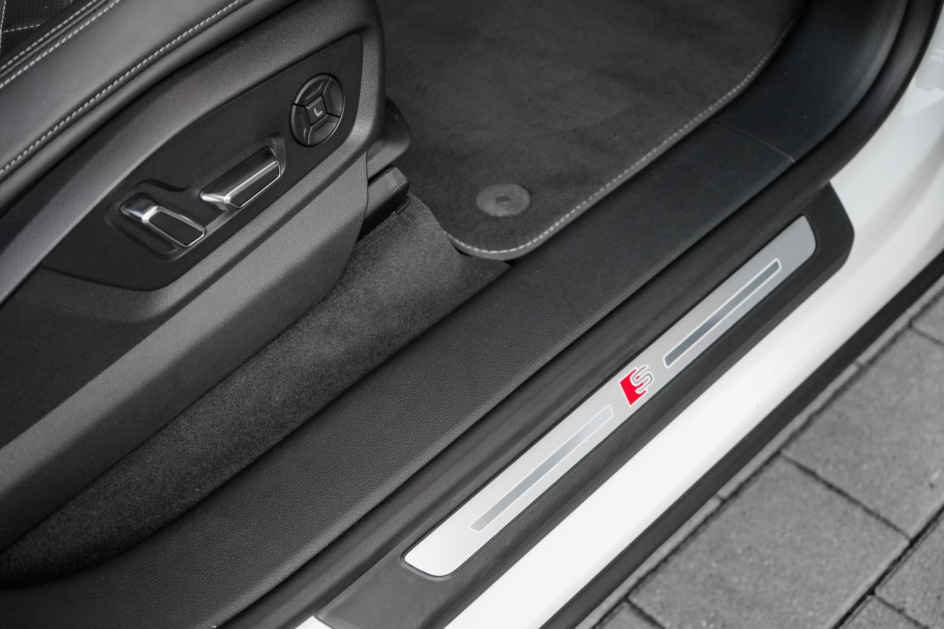 AUDI SQ8 Competition TFSI quattro tiptronic-image-20