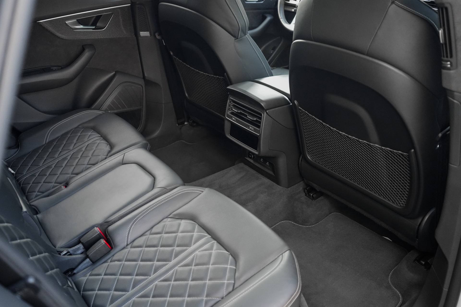 AUDI SQ8 Competition TFSI quattro tiptronic-image-26