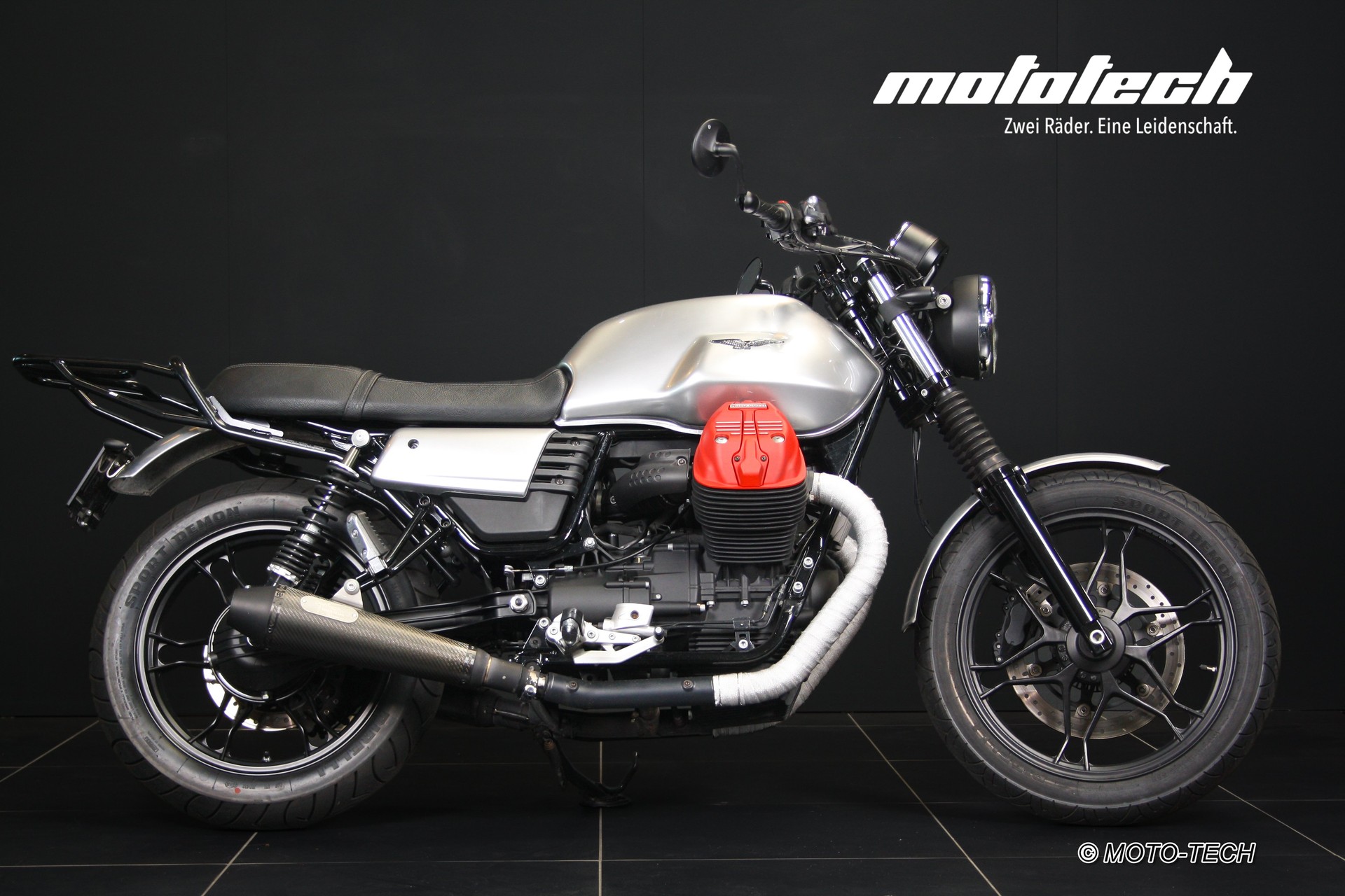 MOTO GUZZI V7 III Stone 750 ABS-showroom-element-1