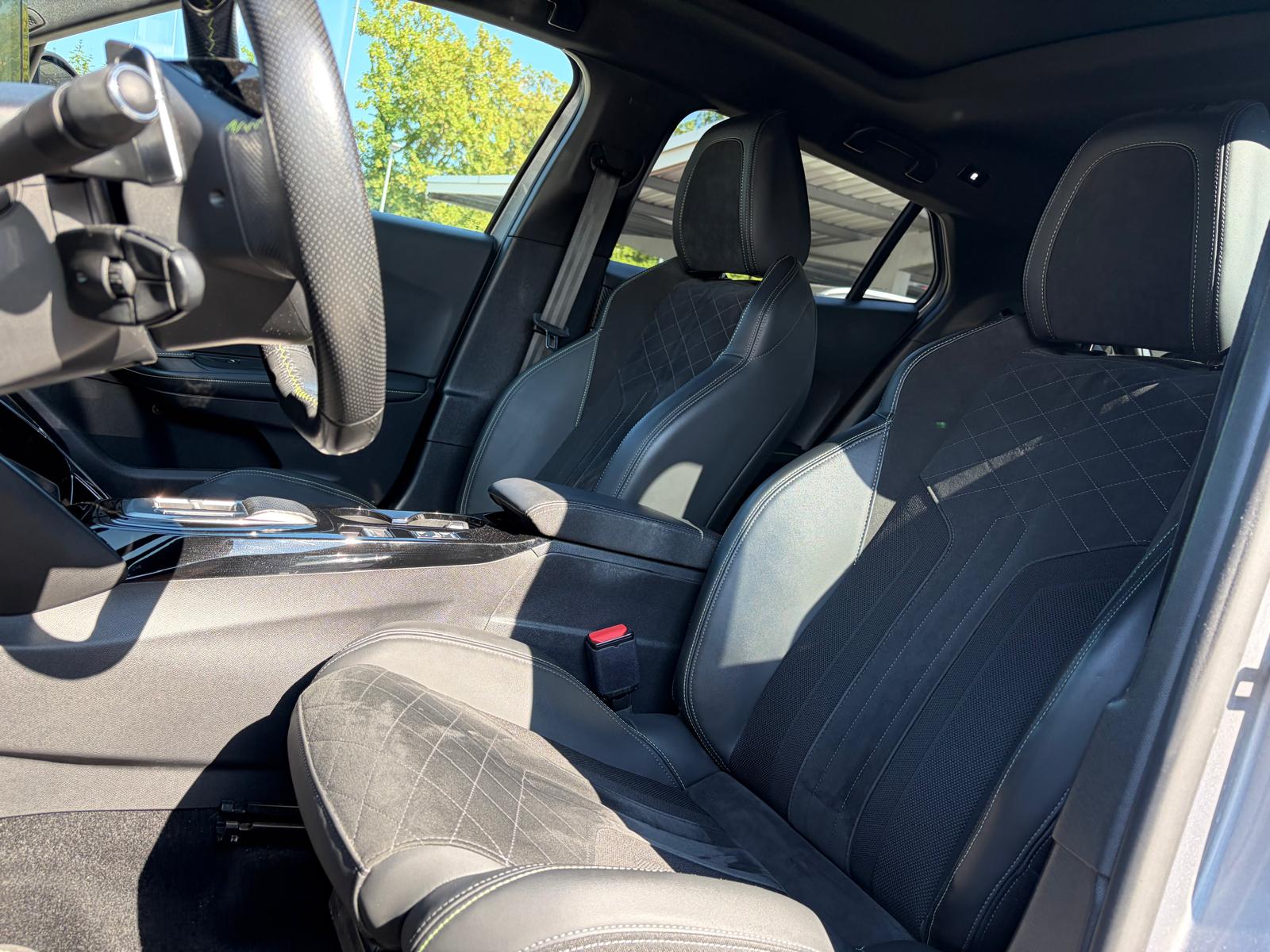PEUGEOT 2008 1.2 PureTech 130 GT-image-9