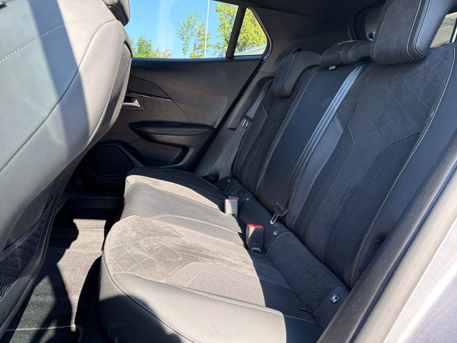 PEUGEOT 2008 1.2 PureTech 130 GT-image-18