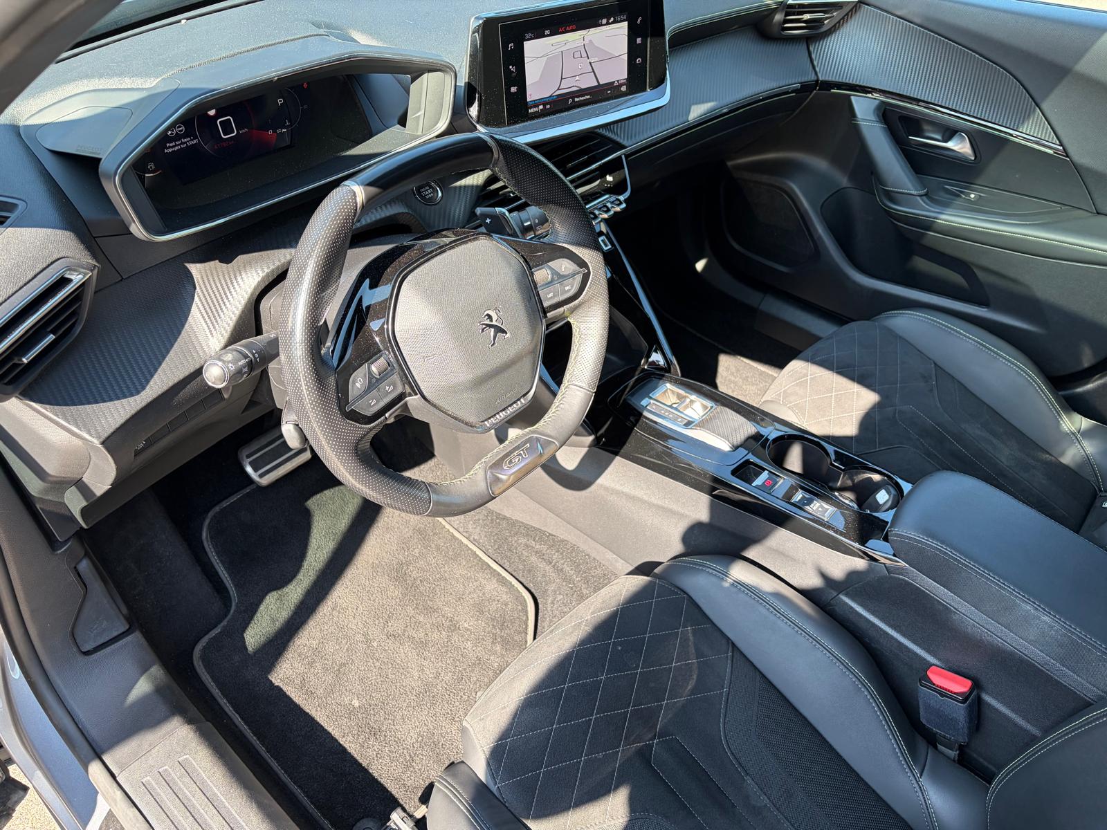 PEUGEOT 2008 1.2 PureTech 130 GT-image-8