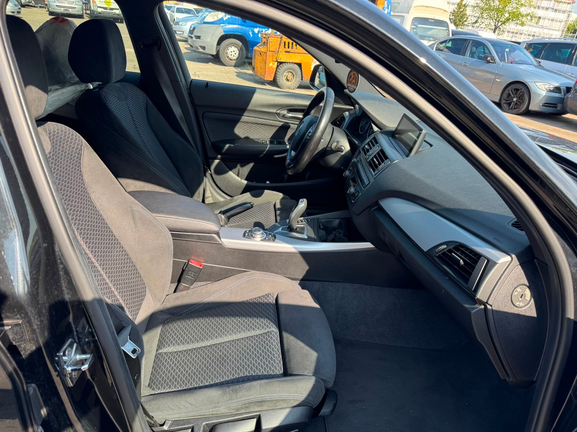 BMW 118i Sport Line Steptronic-image-15