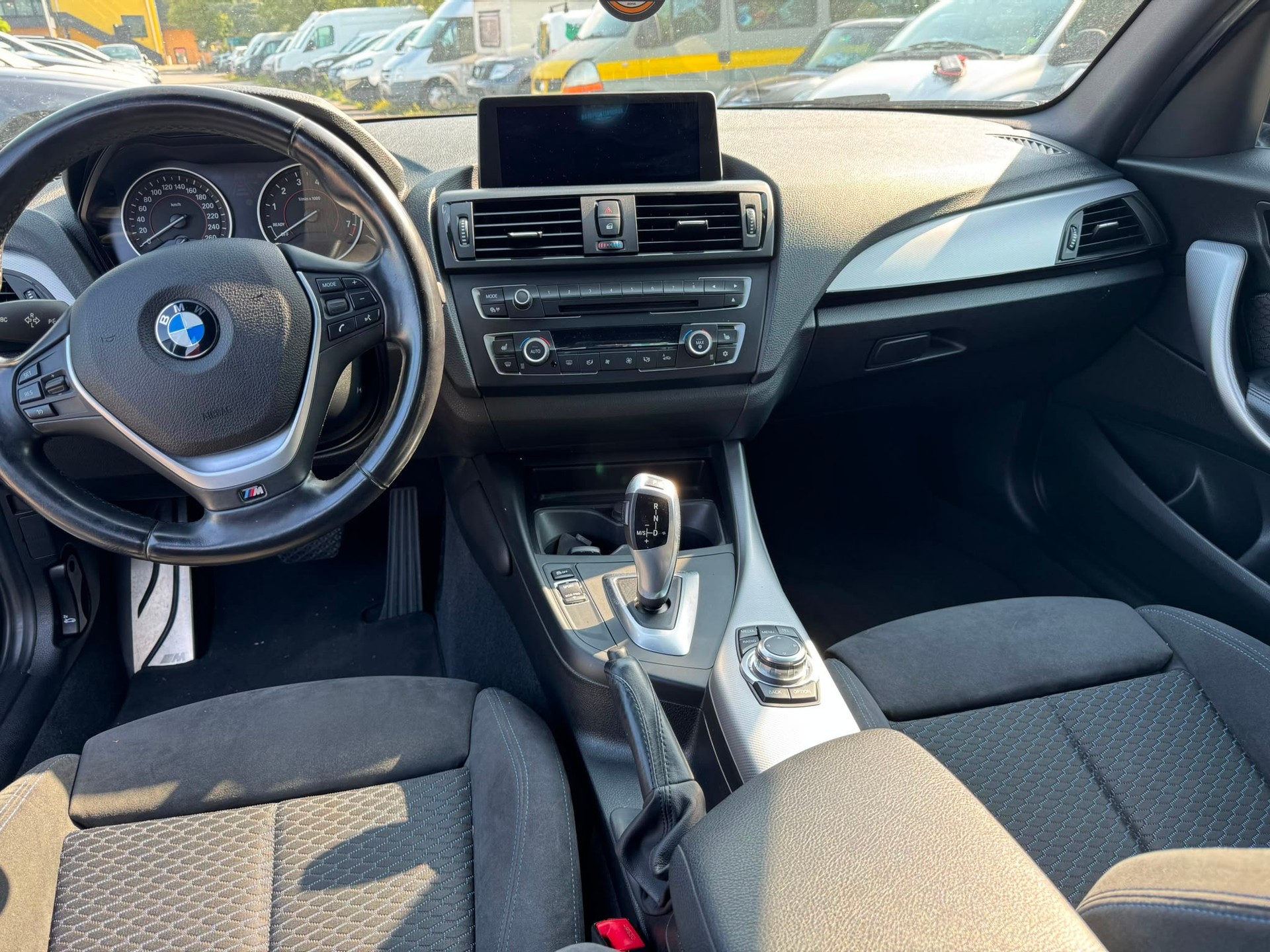 BMW 118i Sport Line Steptronic-image-12