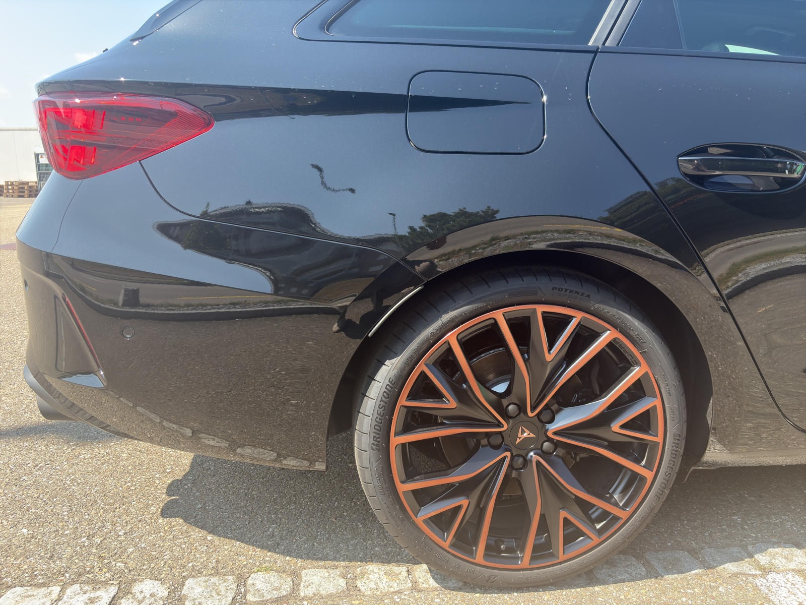 CUPRA Leon ST 2.0 TSI 333 VZ 4Drive DSG-image-15