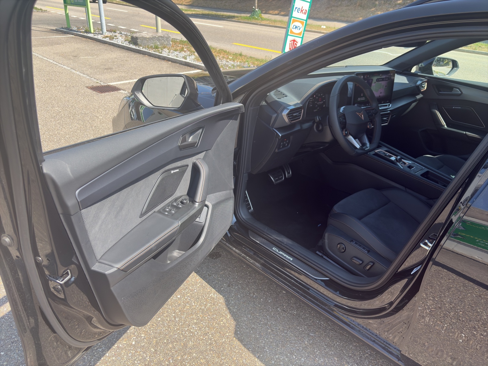 CUPRA Leon ST 2.0 TSI 333 VZ 4Drive DSG-image-4