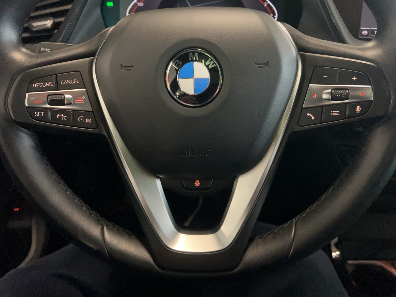 BMW 120d xDrive Steptronic Luxury Line-image-23