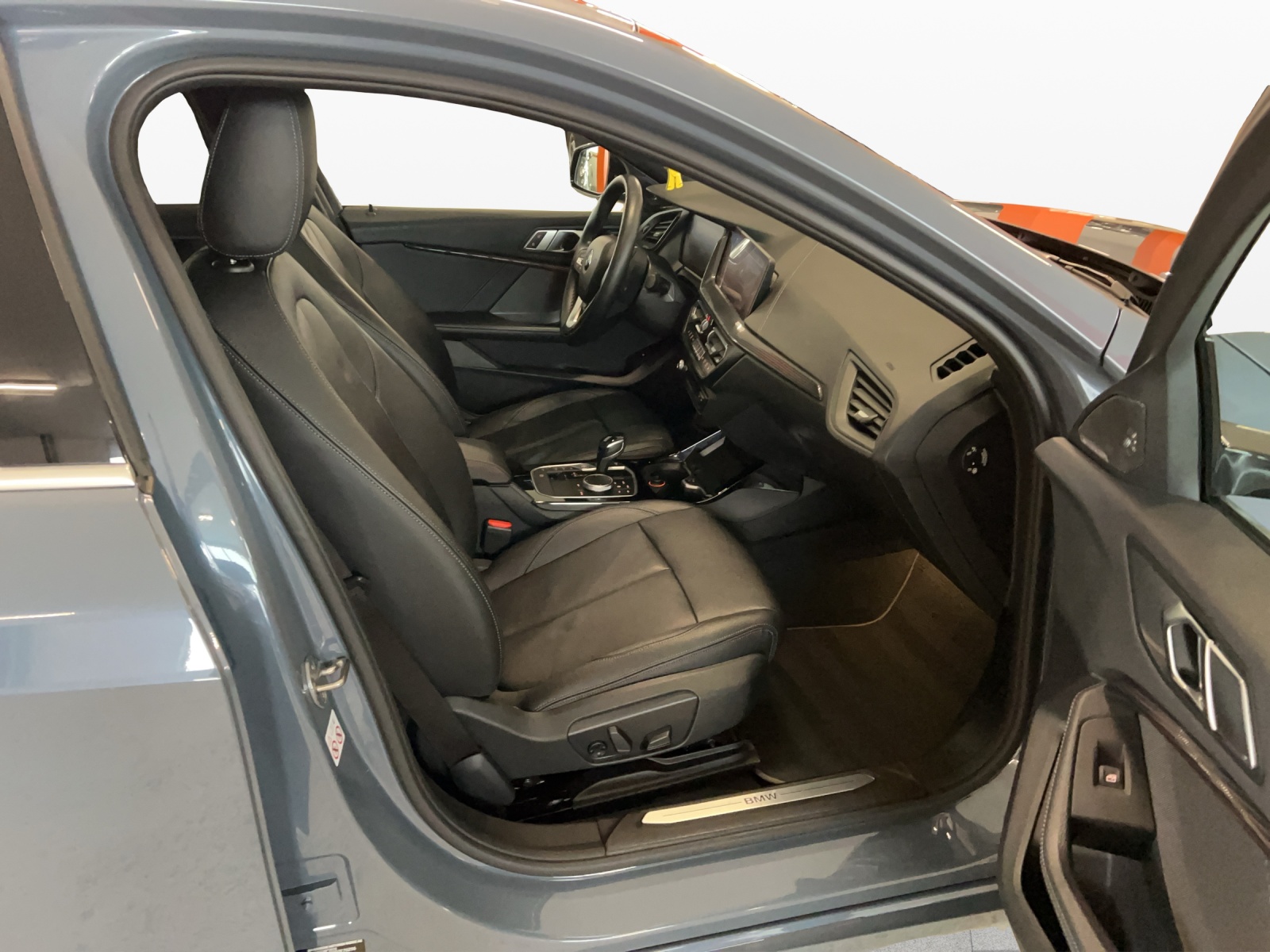 BMW 120d xDrive Steptronic Luxury Line-image-8