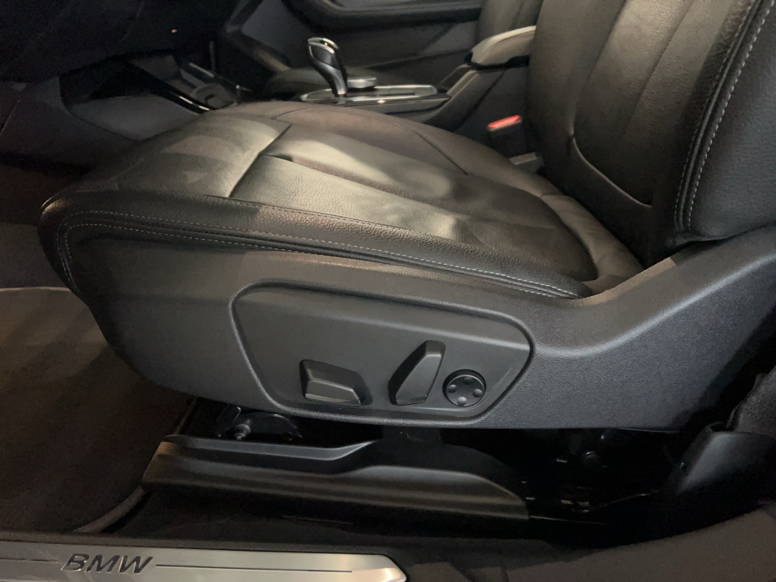 BMW 120d xDrive Steptronic Luxury Line-image-12