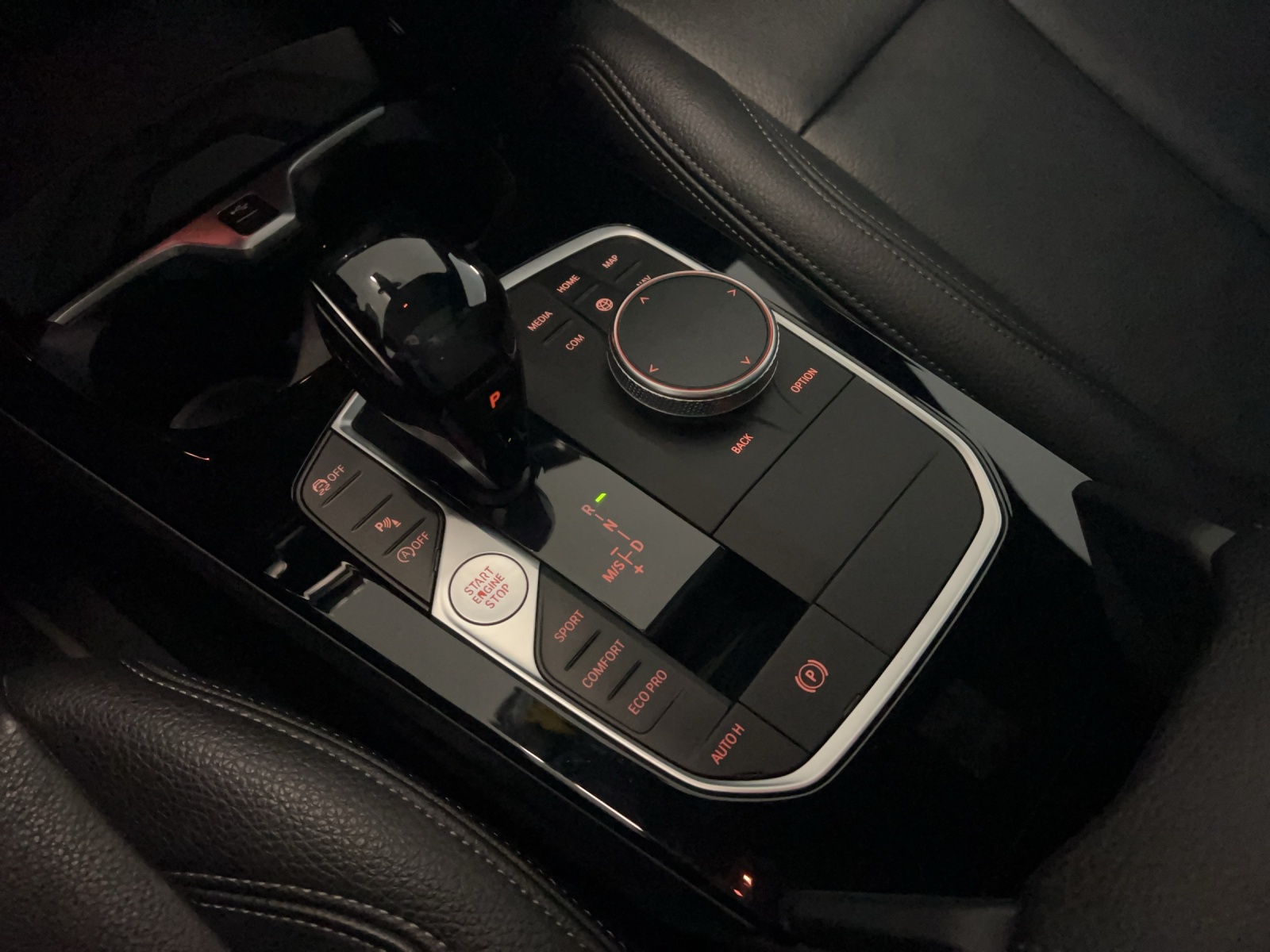 BMW 120d xDrive Steptronic Luxury Line-image-19