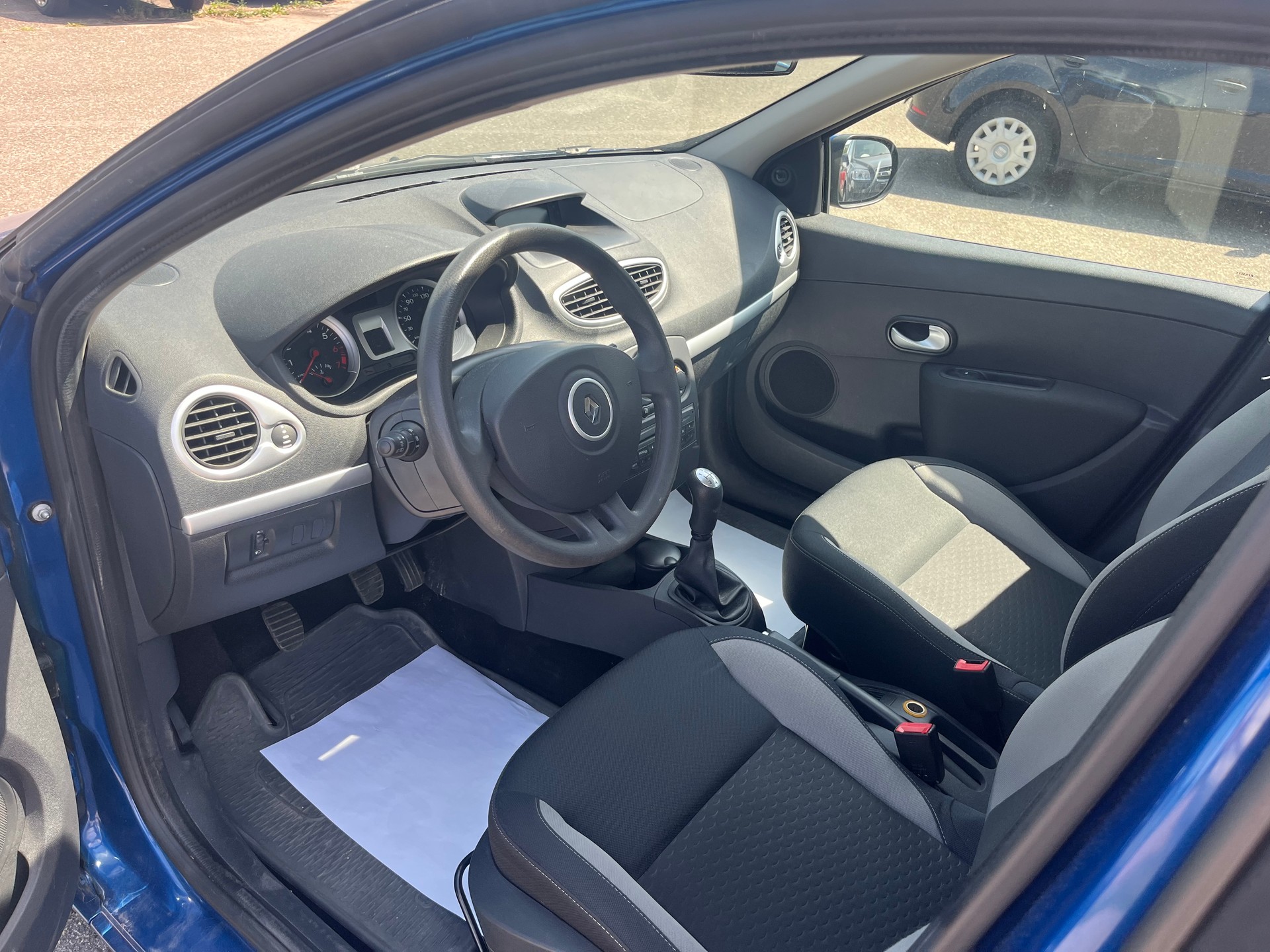 RENAULT Clio 1.2 16V Expression-image-7