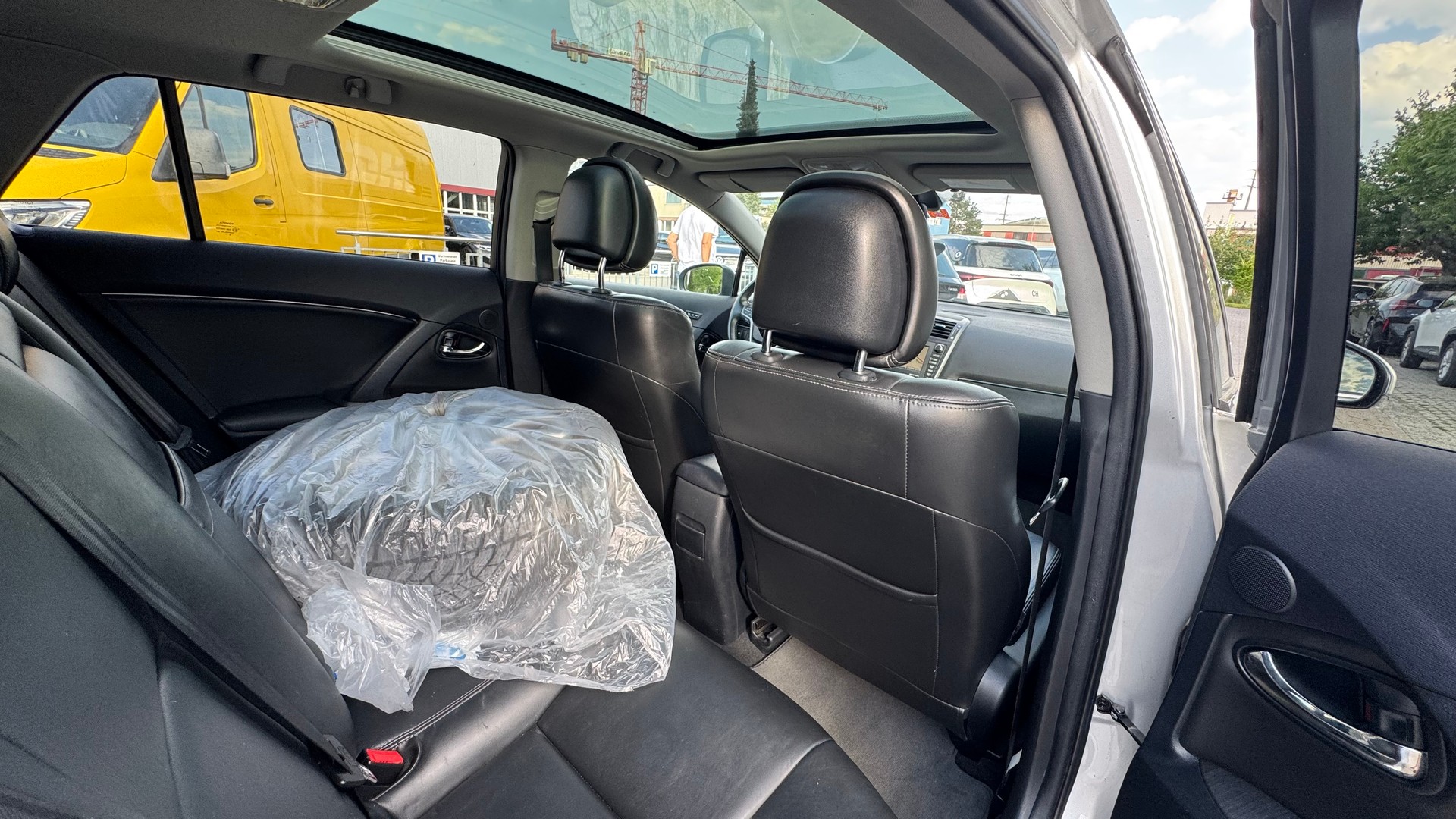 TOYOTA Avensis Sportswagon 2.2D-CAT Linea Sol Premium-image-11