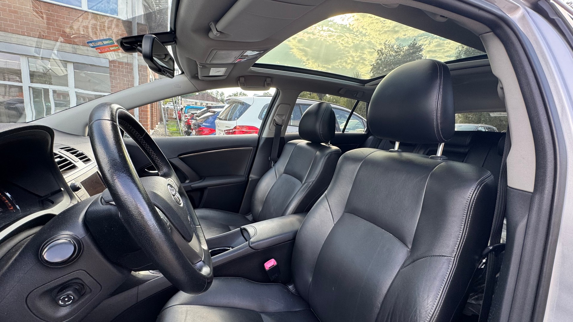 TOYOTA Avensis Sportswagon 2.2D-CAT Linea Sol Premium-image-7