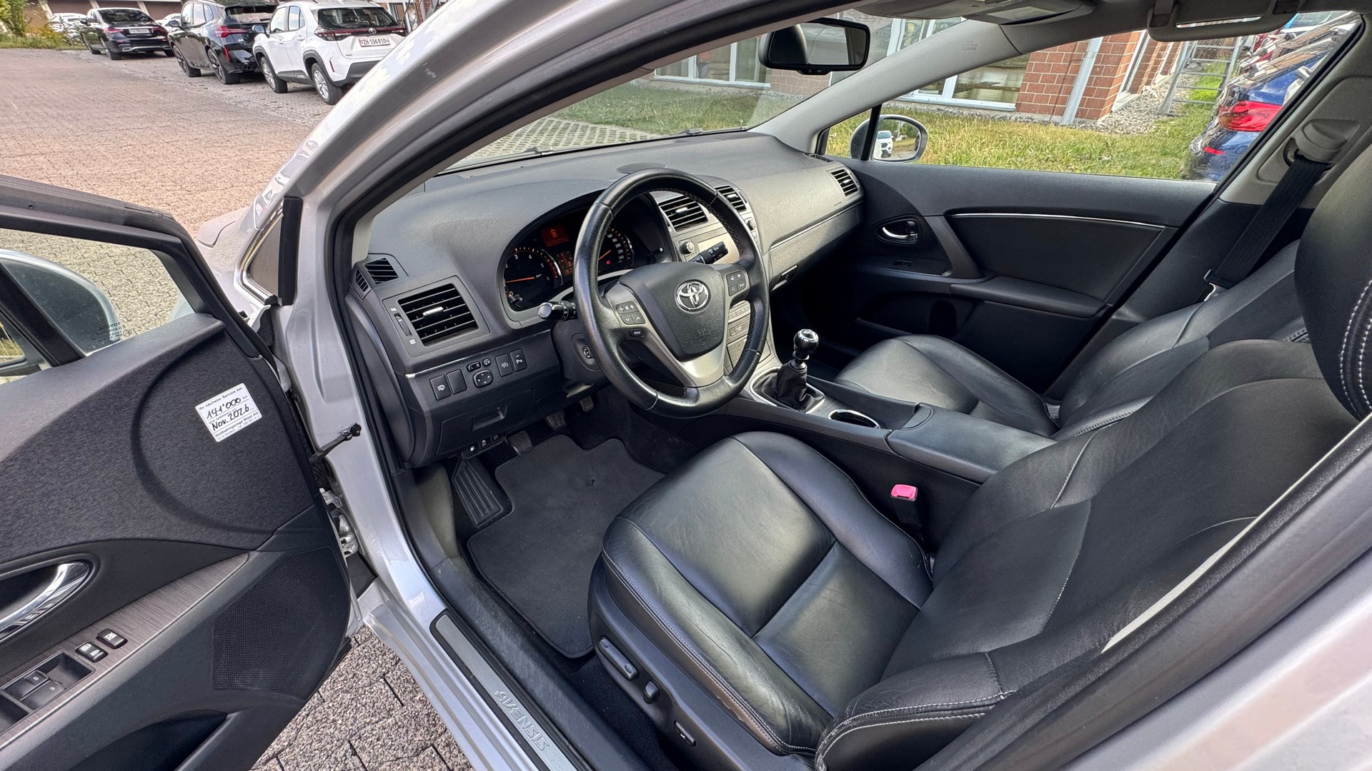 TOYOTA Avensis Sportswagon 2.2D-CAT Linea Sol Premium-image-6
