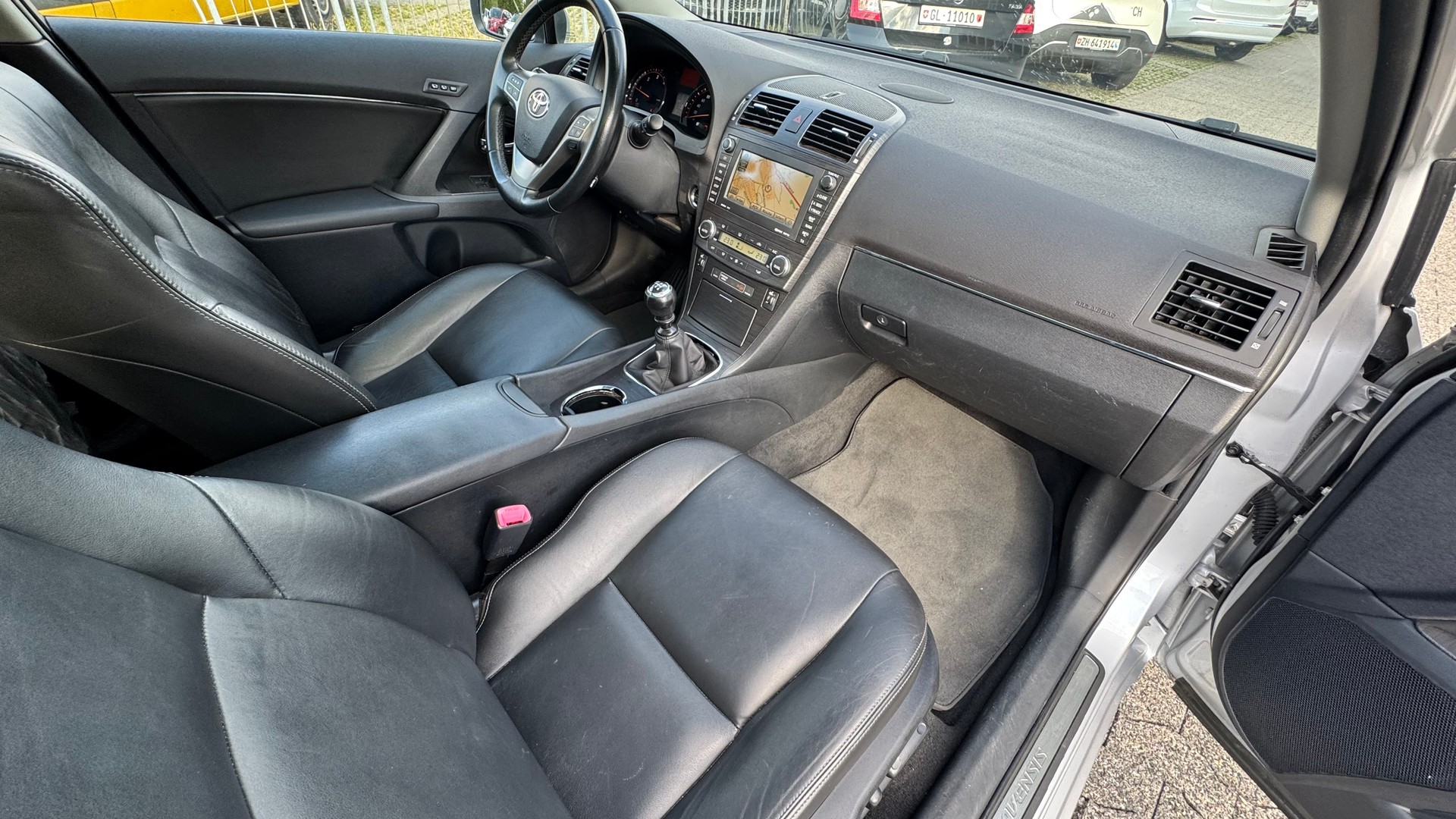 TOYOTA Avensis Sportswagon 2.2D-CAT Linea Sol Premium-image-10