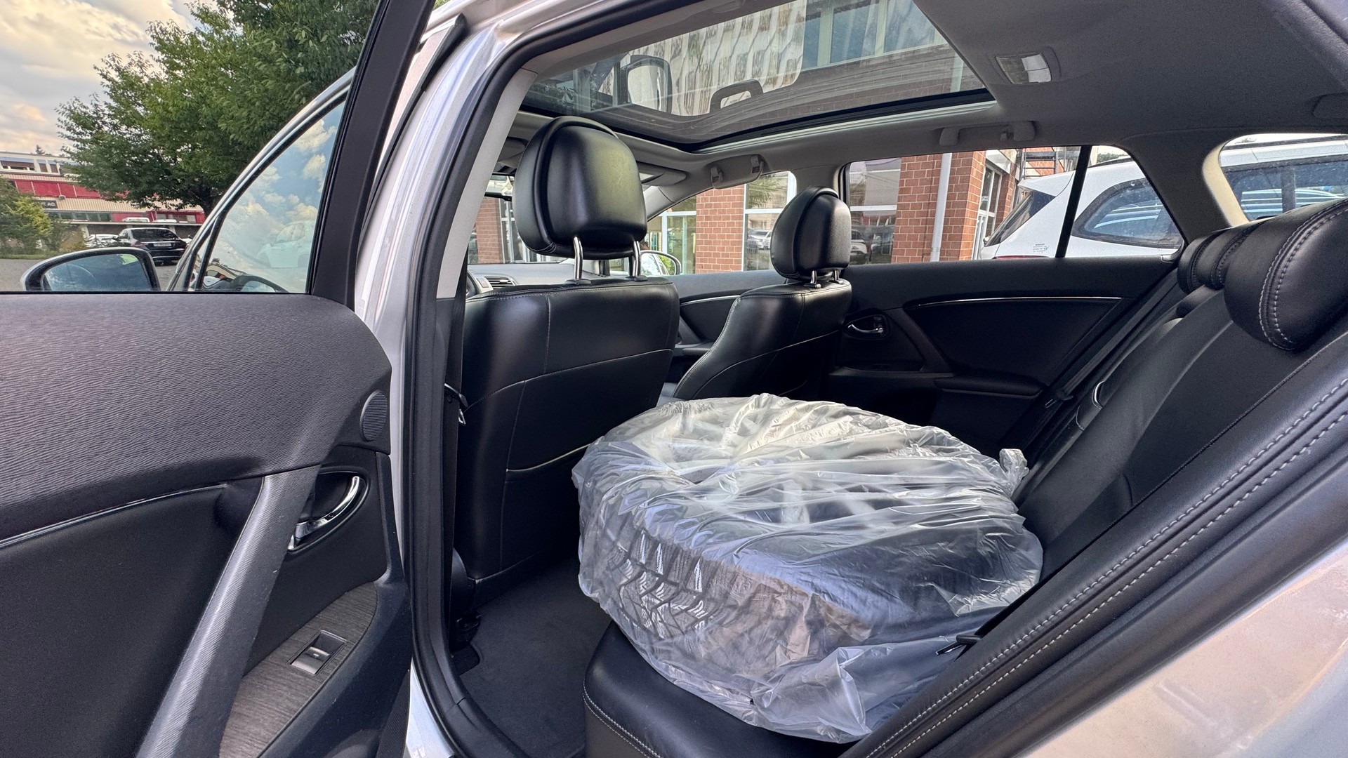 TOYOTA Avensis Sportswagon 2.2D-CAT Linea Sol Premium-image-9
