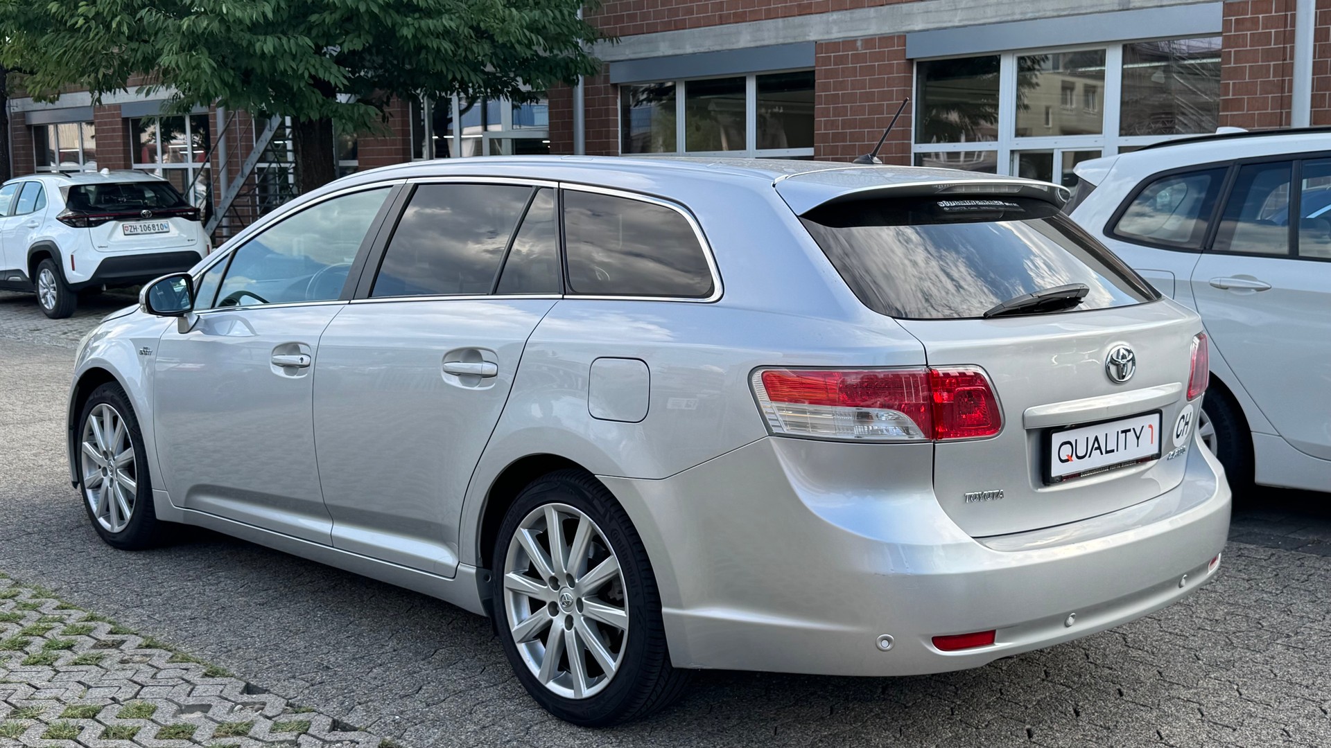 TOYOTA Avensis Sportswagon 2.2D-CAT Linea Sol Premium-image-5