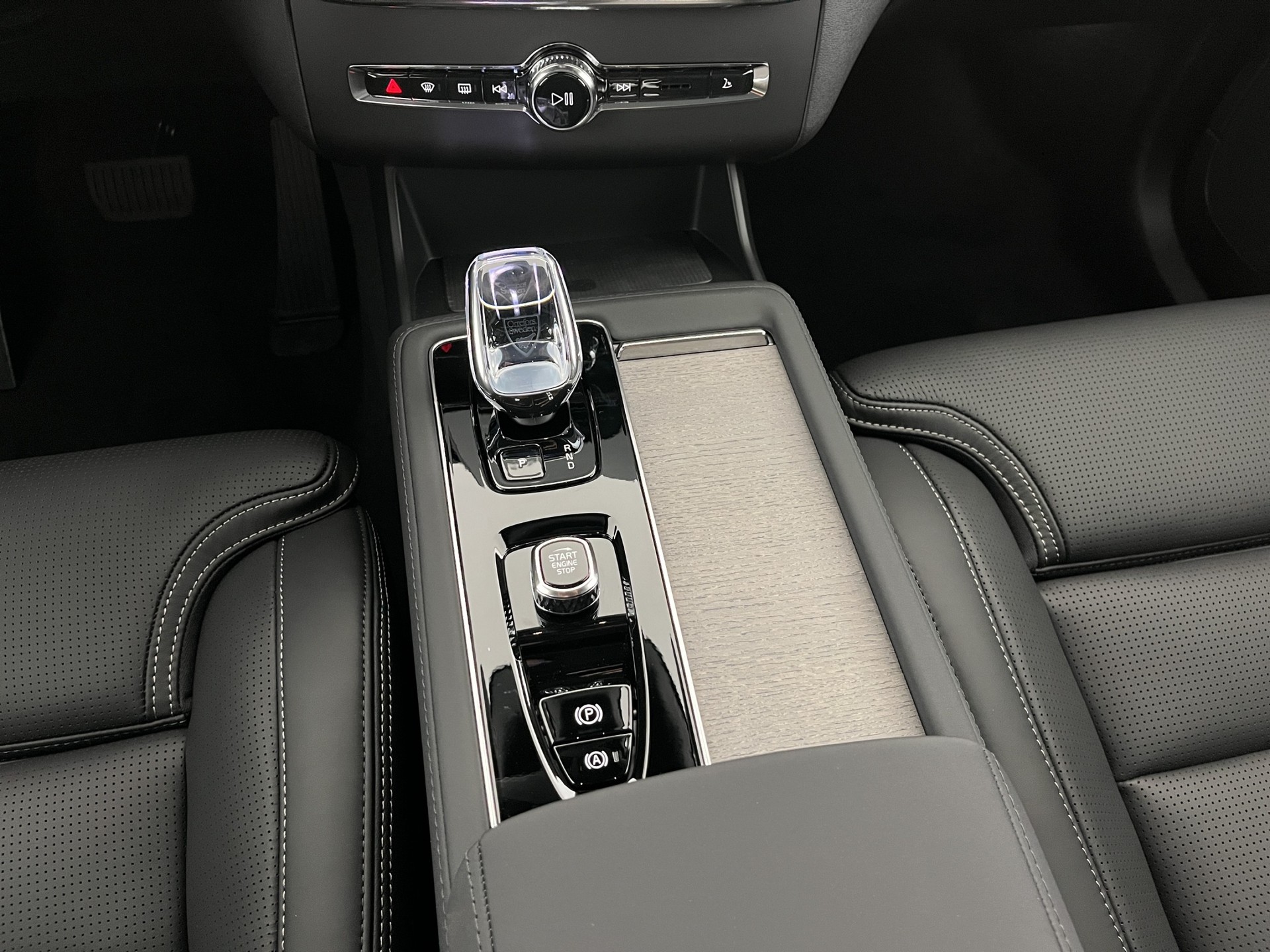 VOLVO XC90 2.0 T8 TE Ultra Dark eAWD-image-14