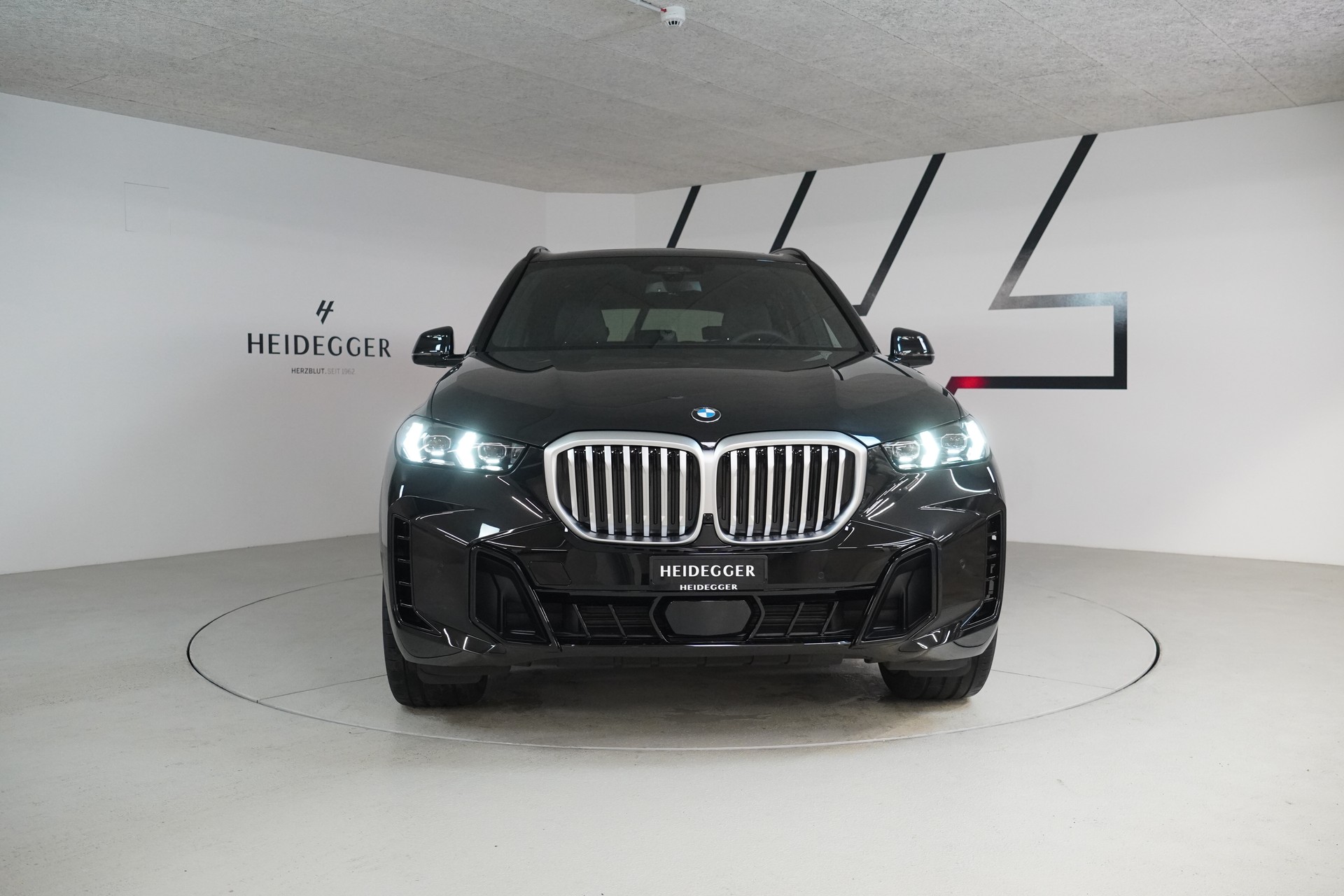 BMW X5 xDrive 48V 30d M Sport Steptronic-showroom-element-1