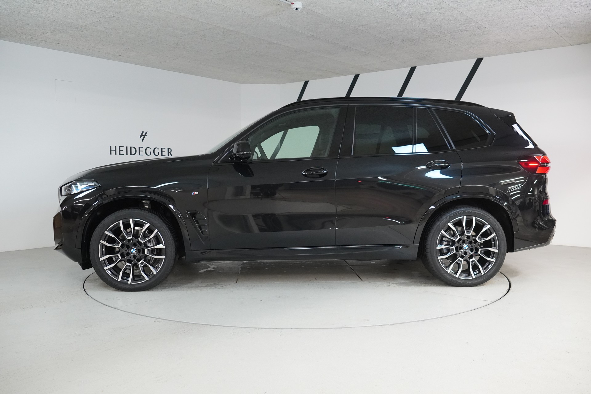 BMW X5 xDrive 48V 30d M Sport Steptronic-showroom-element-3