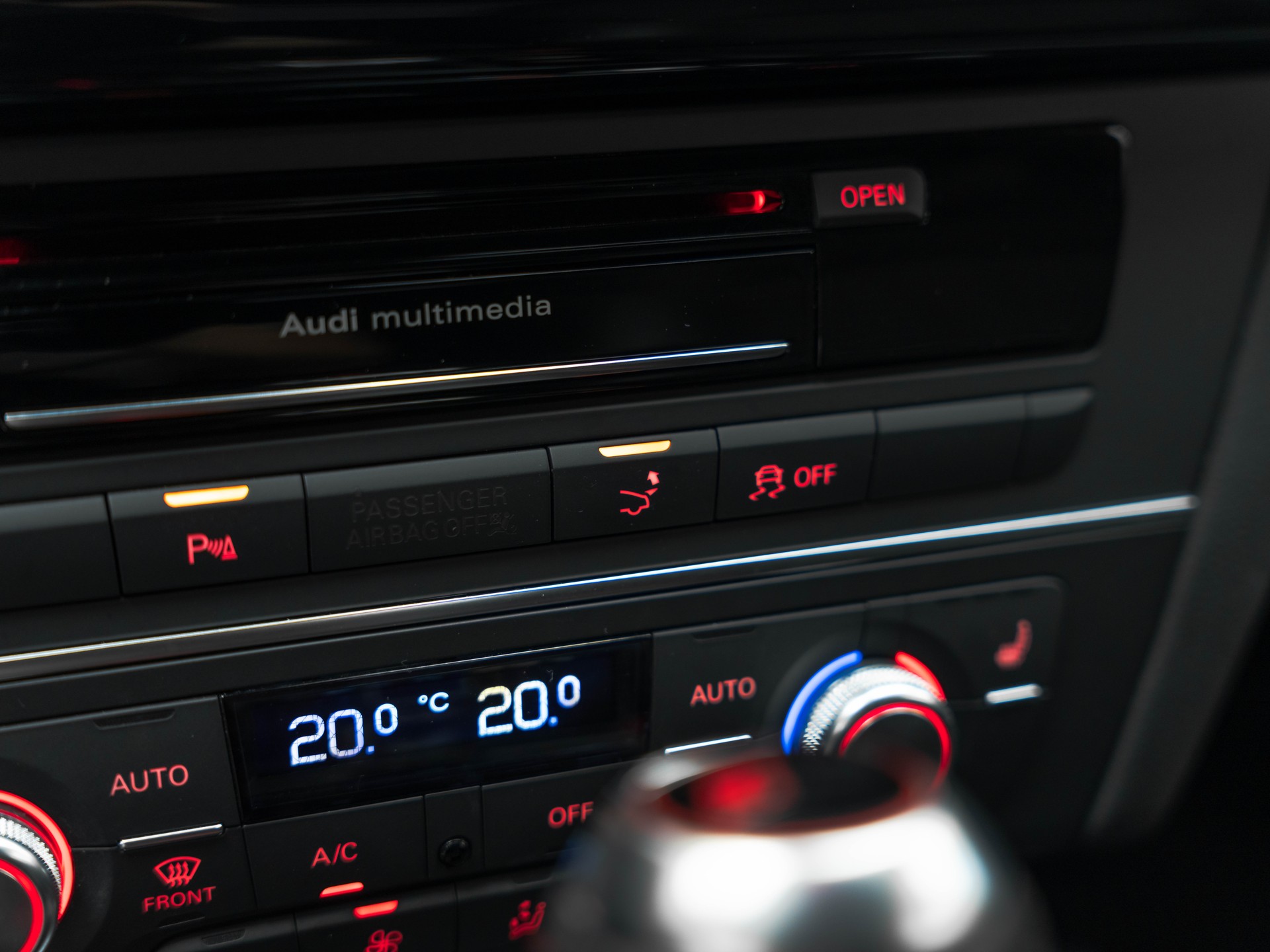 AUDI RS7 Sportback 4.0 TFSI V8 quattro S-tronic-image-27